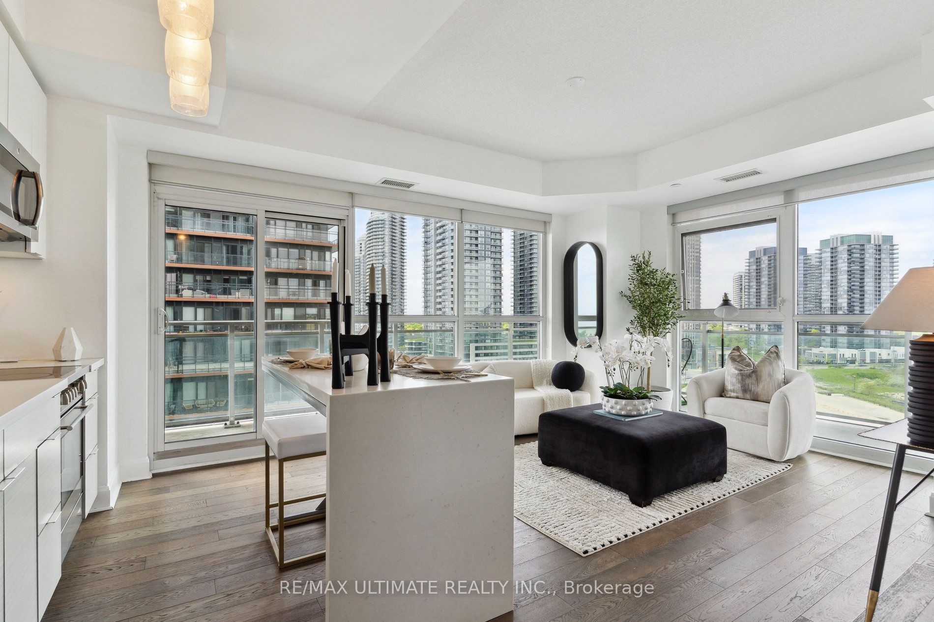 33 Shore Breeze Drive 1003, Toronto, ON M8V 1A1 photo 4