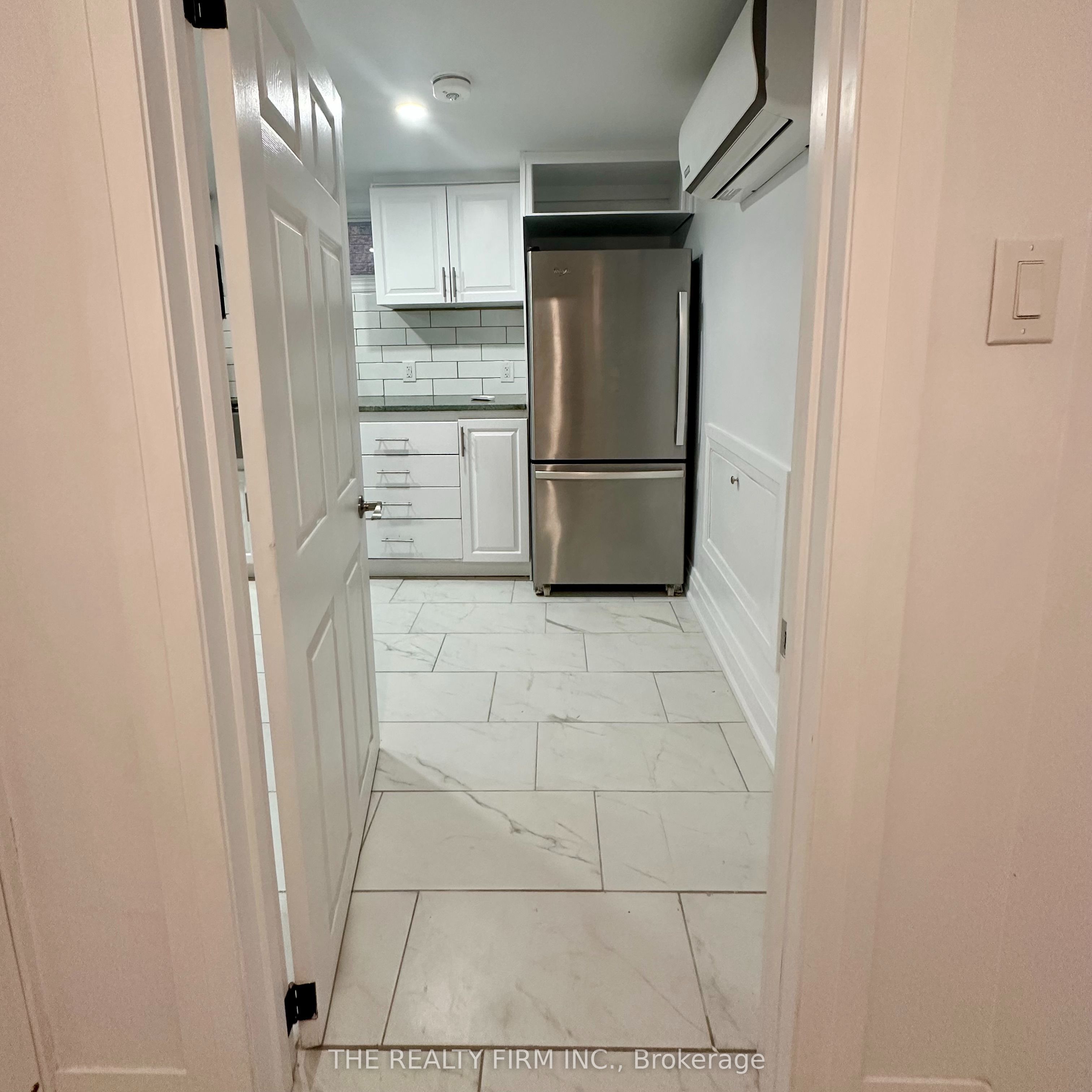 6 Lapp Street LOWER, Toronto, ON M6N 3W6 photo 3