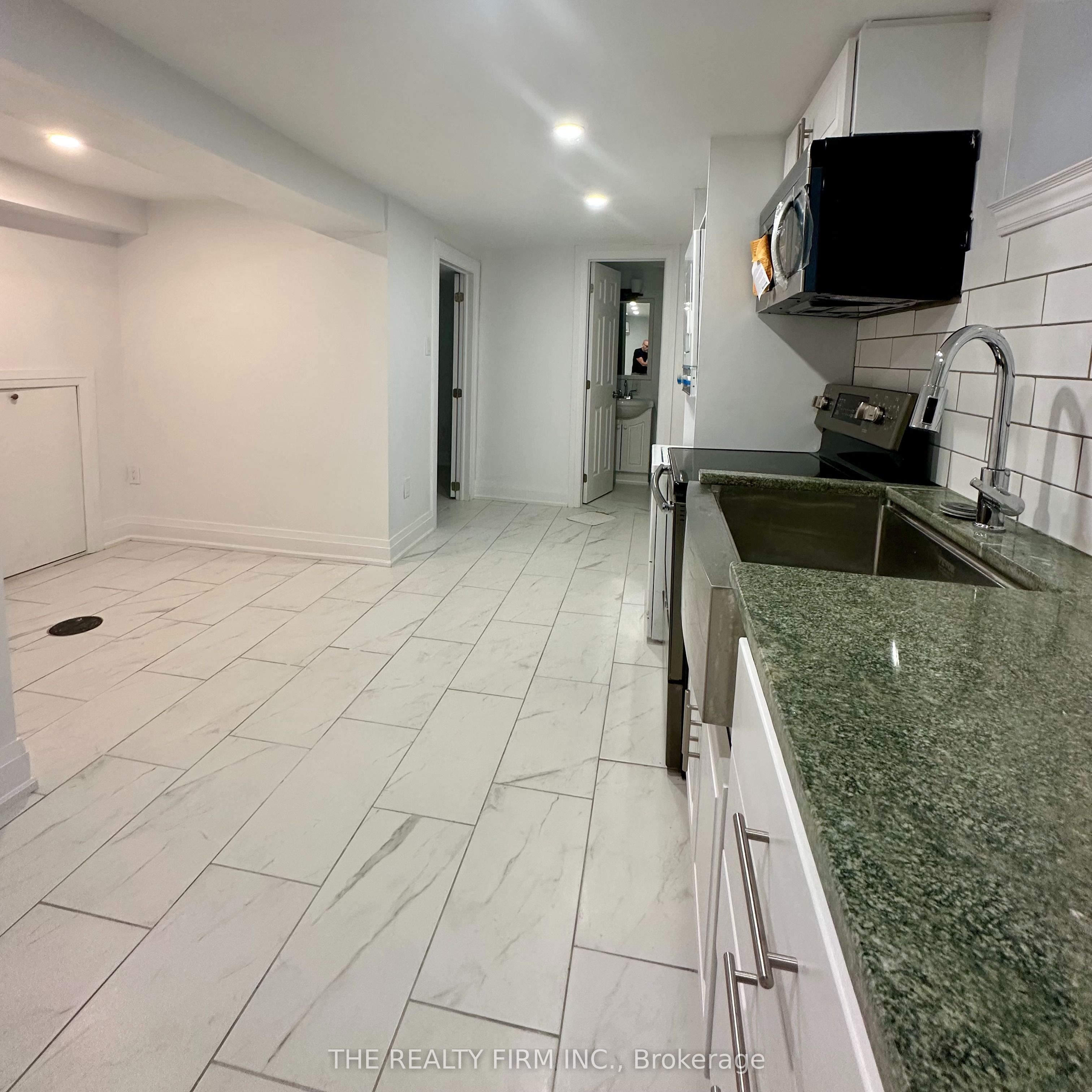 6 Lapp Street LOWER, Toronto, ON M6N 3W6 photo 4