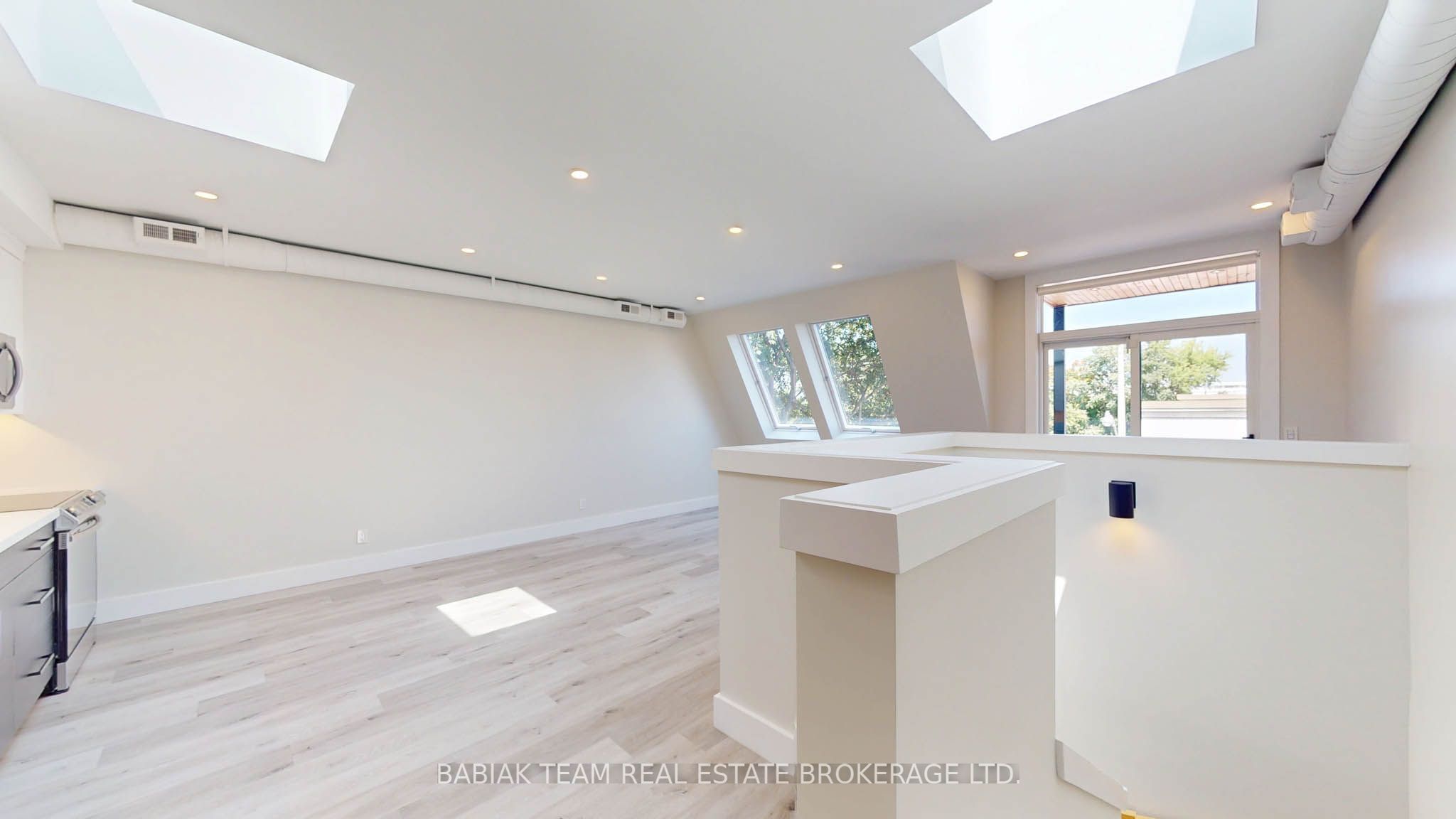 57 Vine Avenue 301, Toronto, ON M6P 1V6