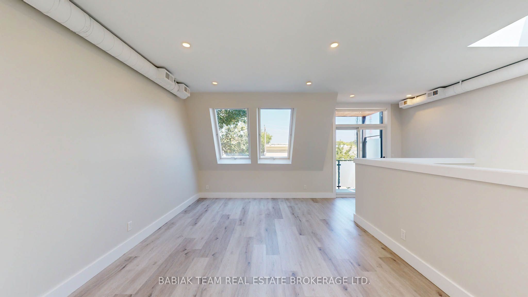 57 Vine Avenue 301, Toronto, ON M6P 1V6 photo 2
