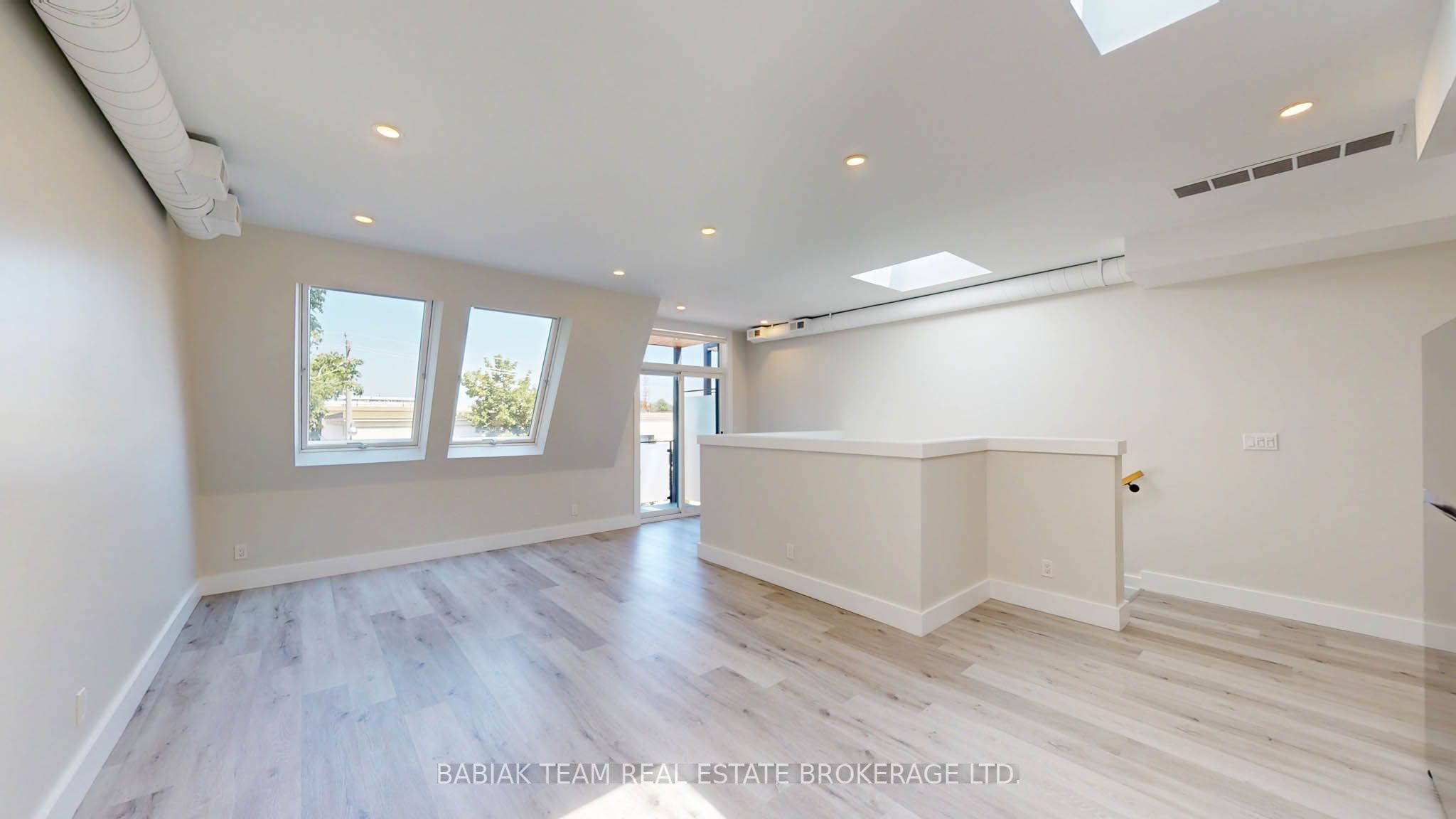 57 Vine Avenue 301, Toronto, ON M6P 1V6 photo 3