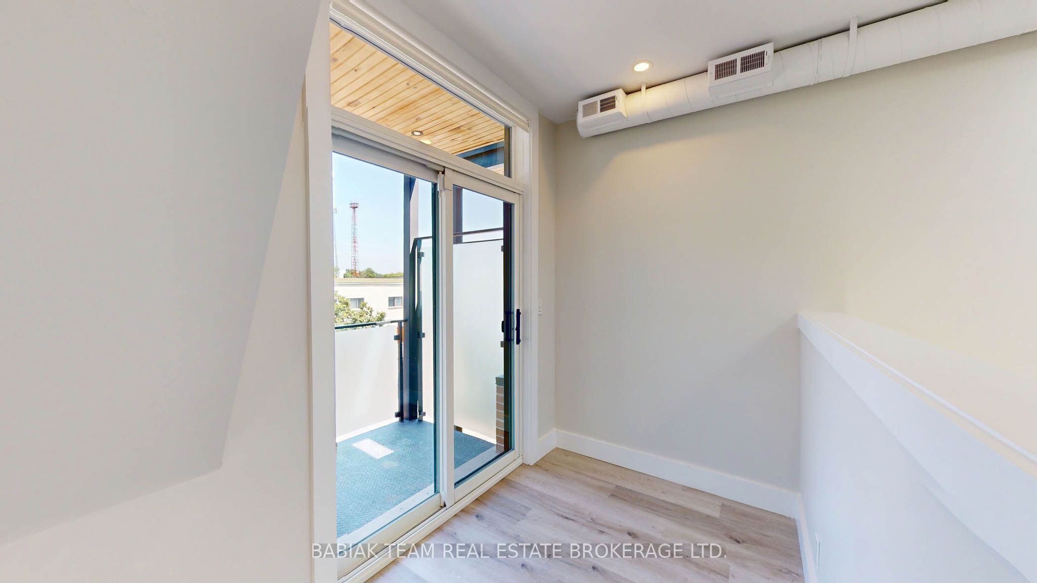 57 Vine Avenue 301, Toronto, ON M6P 1V6 photo 4