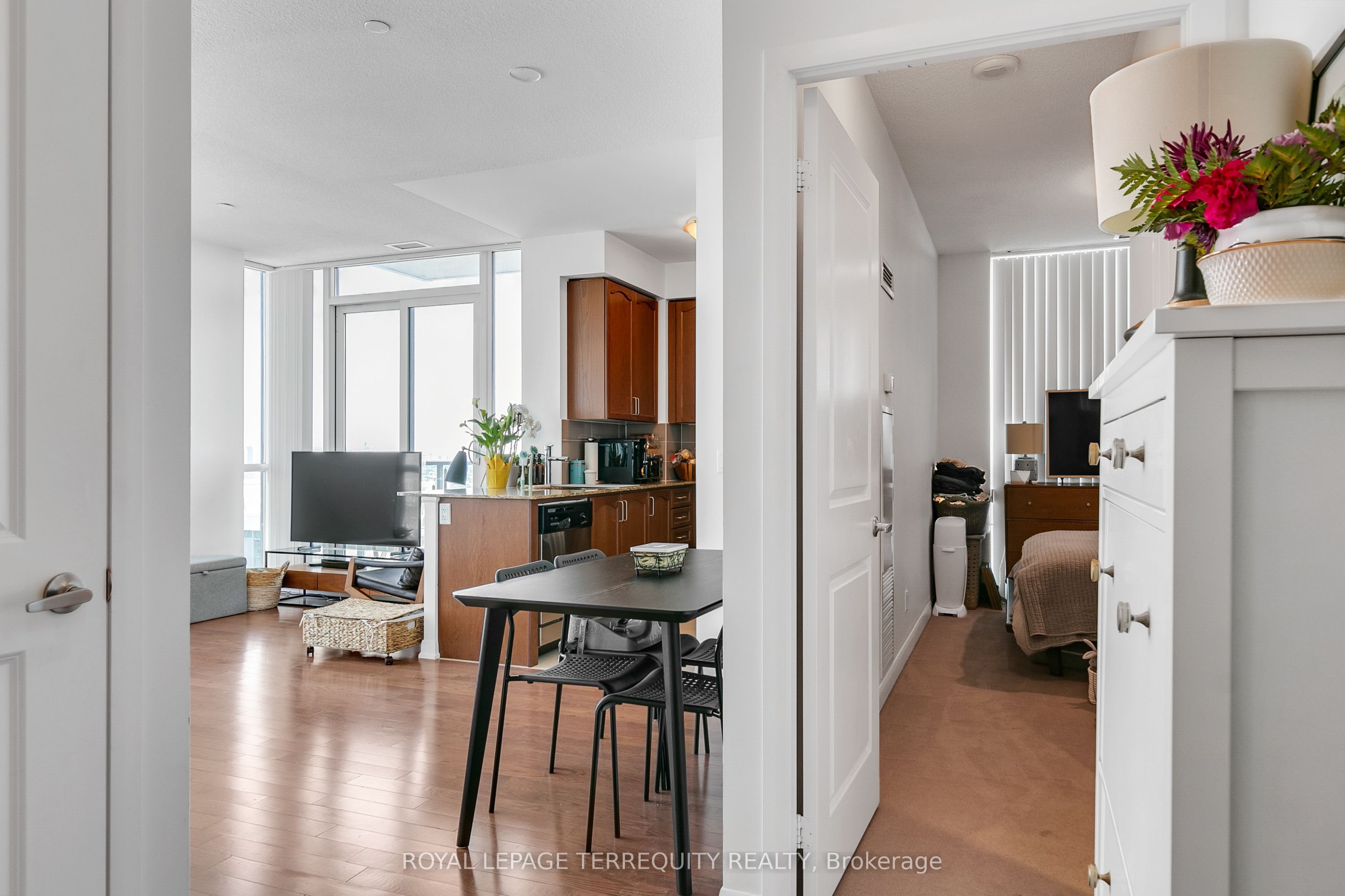 215 Sherway Gardens Road 2810, Toronto, ON M9C 0A4 photo 5