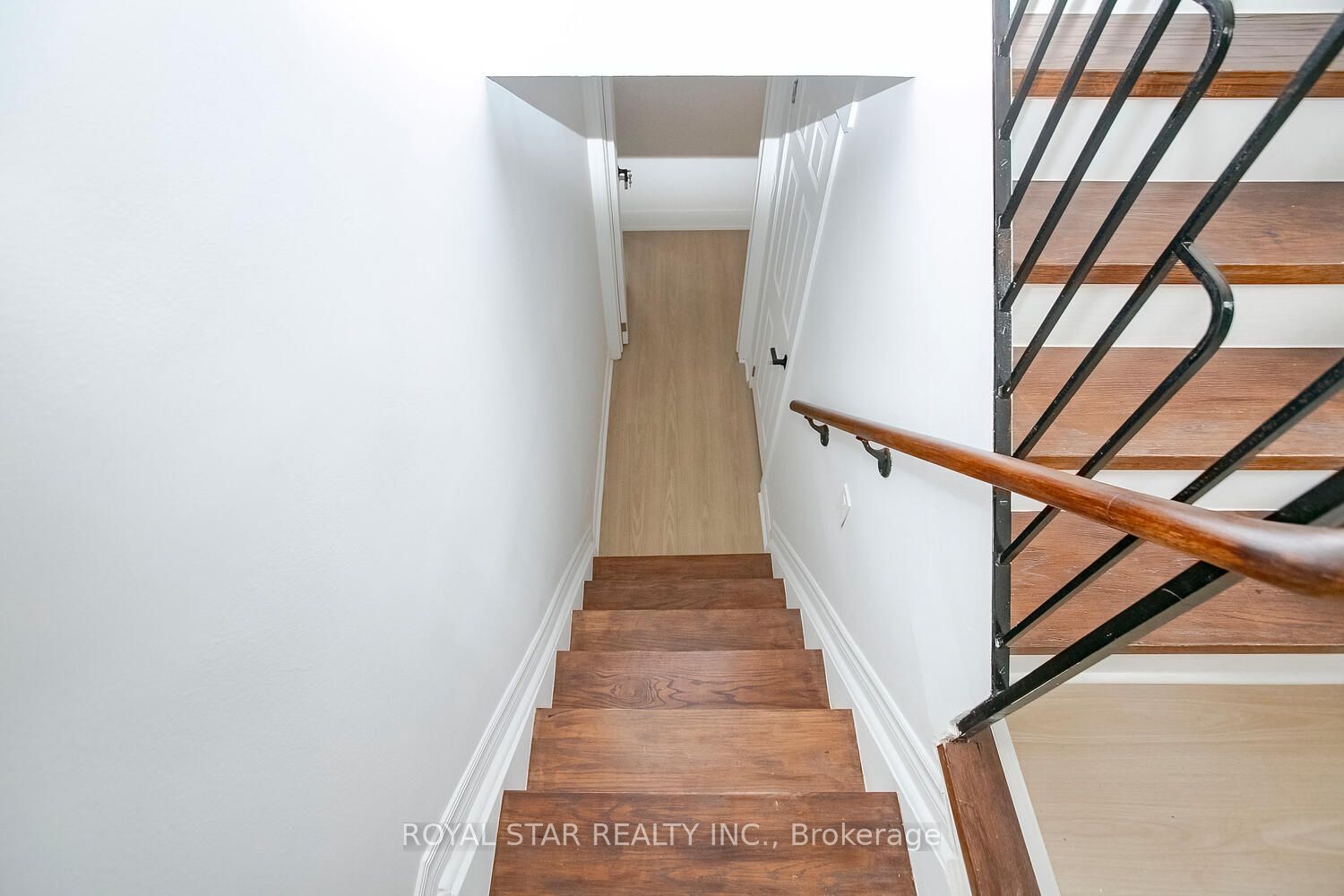 114 Wincott Drive Upper, Toronto, ON M9P 2P6 photo 2