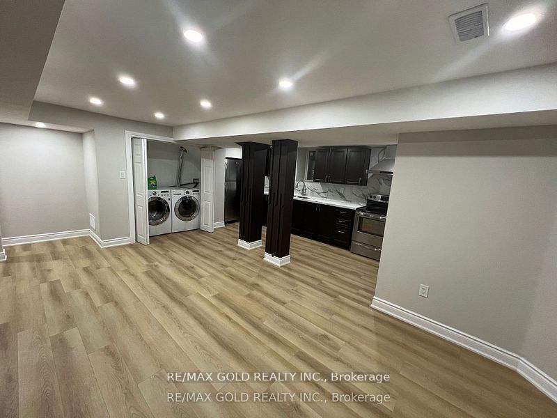 38 Carmel Crescent (Bsmt), Brampton, ON L6P 1Y2 photo 2