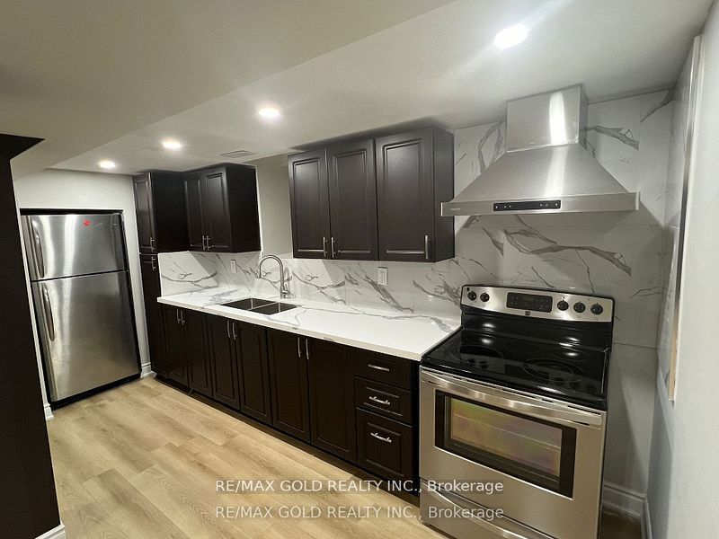 38 Carmel Crescent (Bsmt), Brampton, ON L6P 1Y2 photo 3