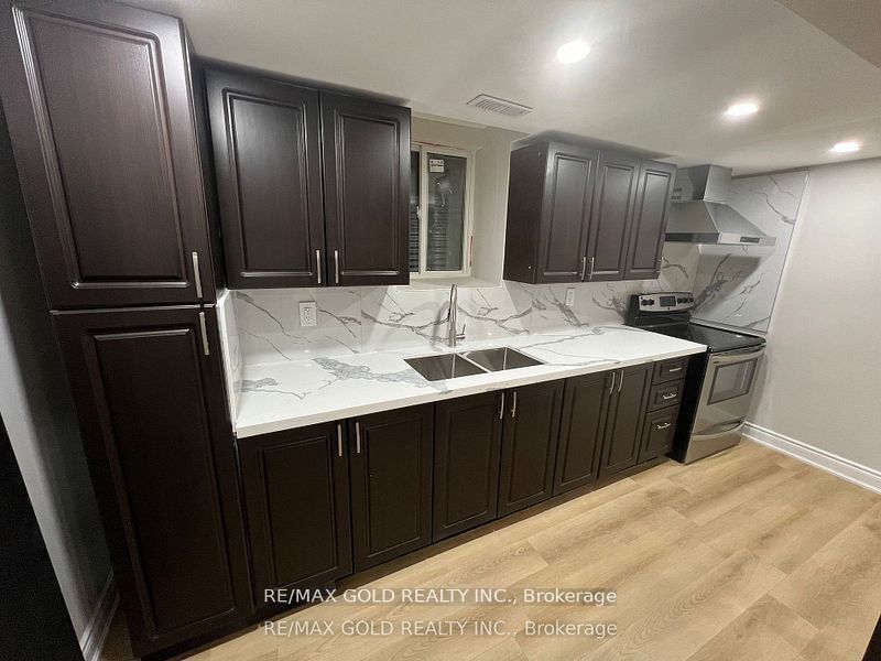 38 Carmel Crescent (Bsmt), Brampton, ON L6P 1Y2 photo 4