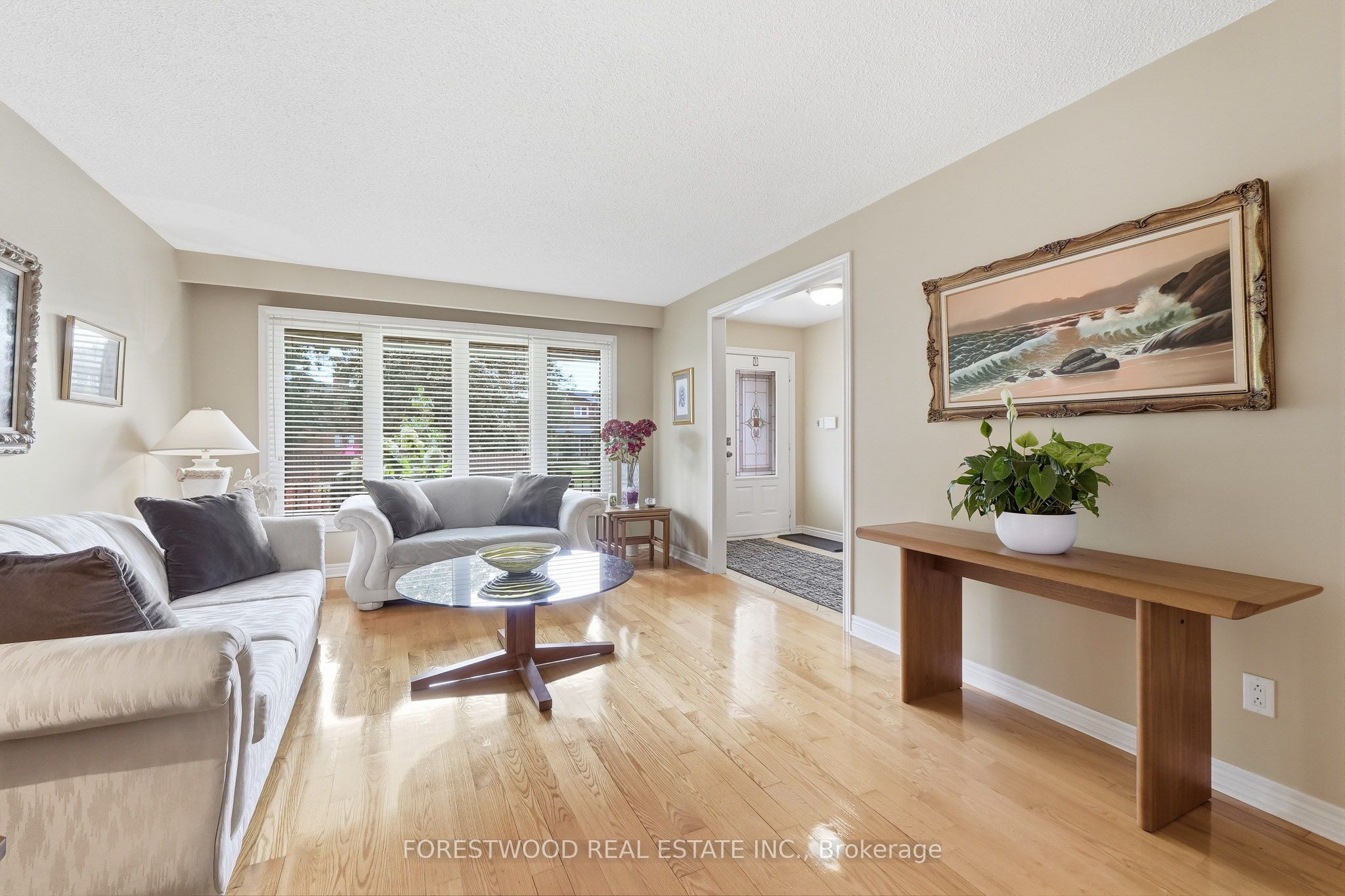 657 Vermouth Avenue, Mississauga, ON L5A 3Y7 photo 3