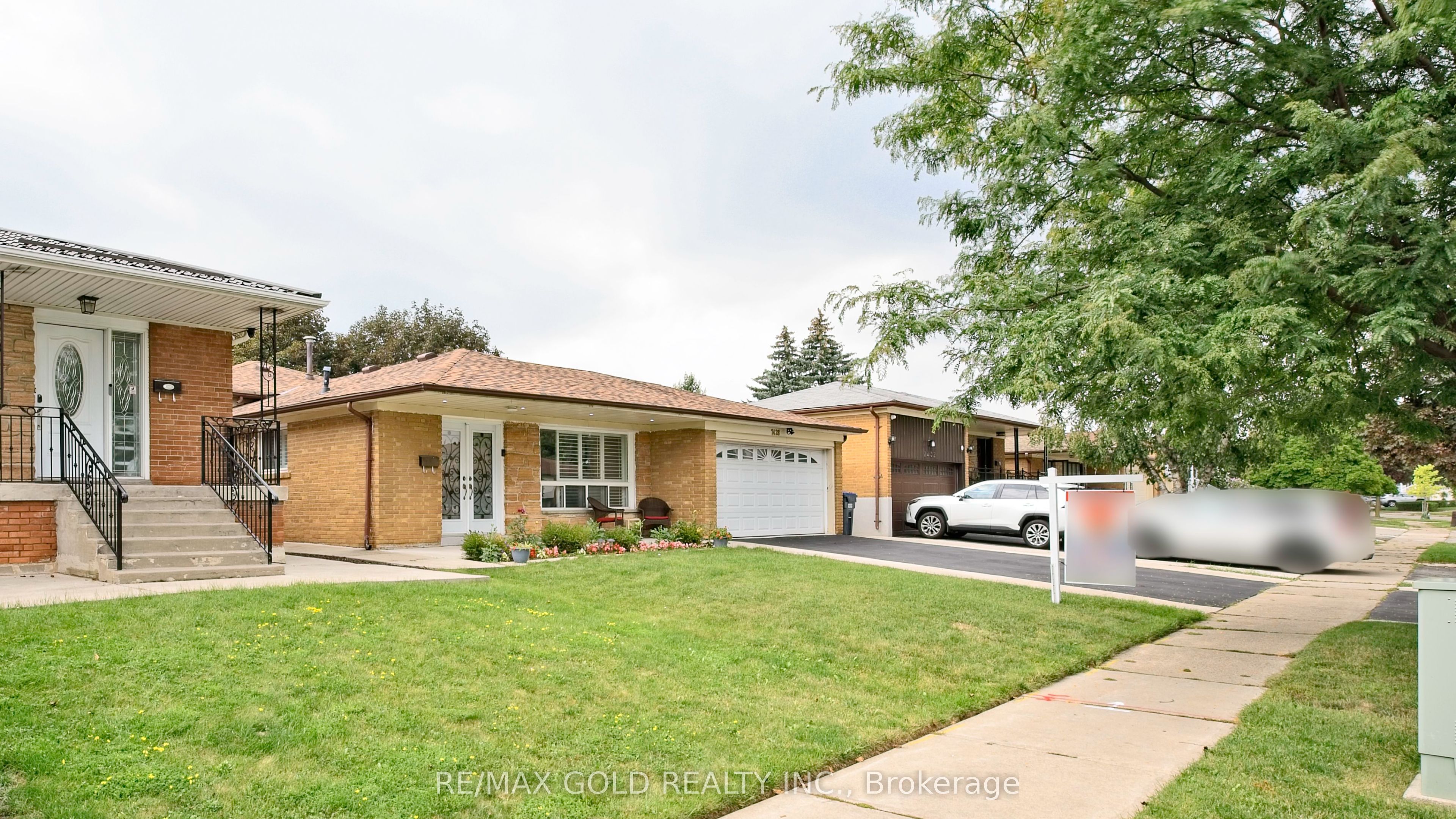 7428 Pickfair Drive, Mississauga, ON L4T 2M9 photo 5