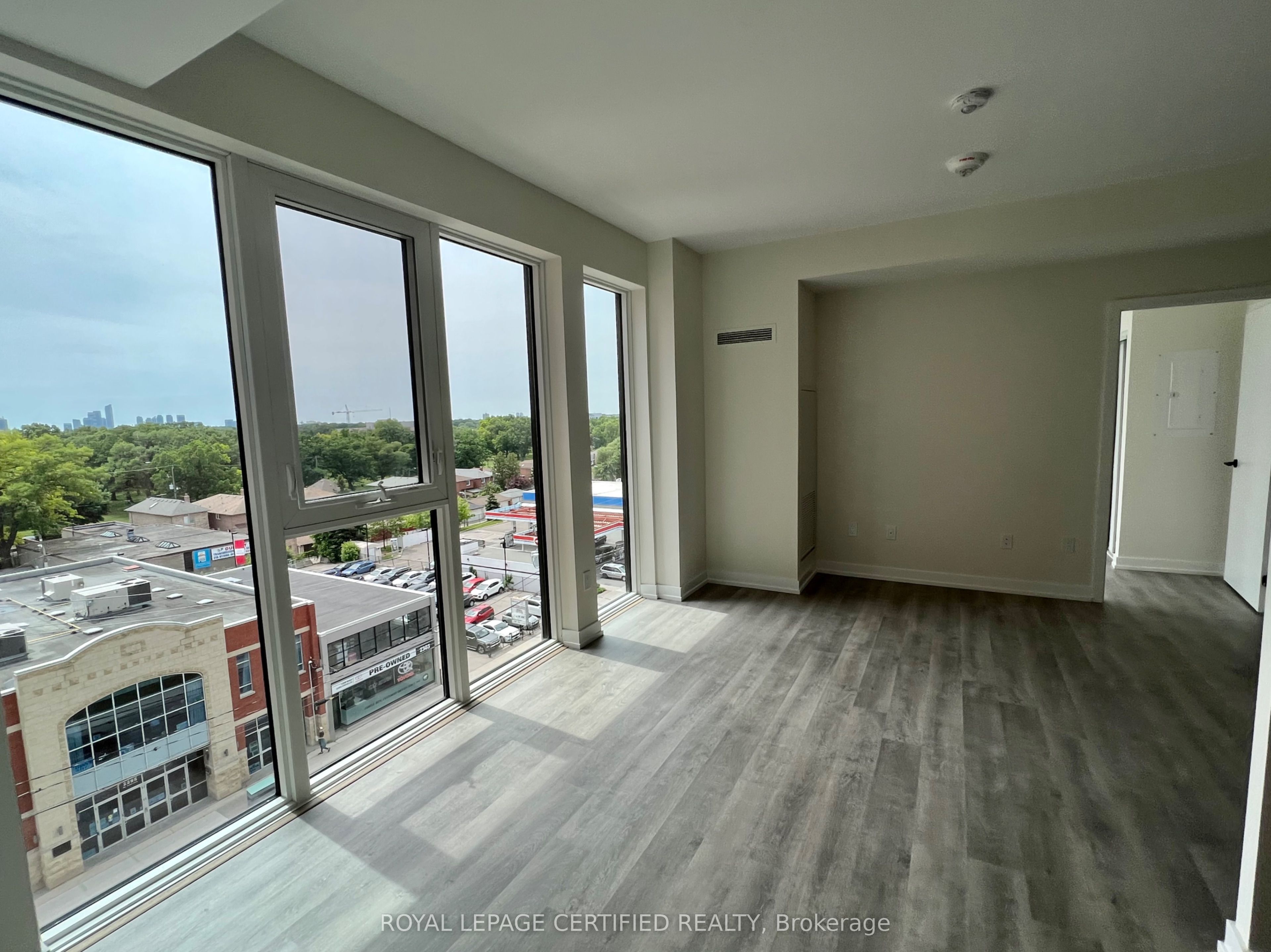 2300 St. Clair Avenue W 703, Toronto, ON M6N 0B3 photo 3