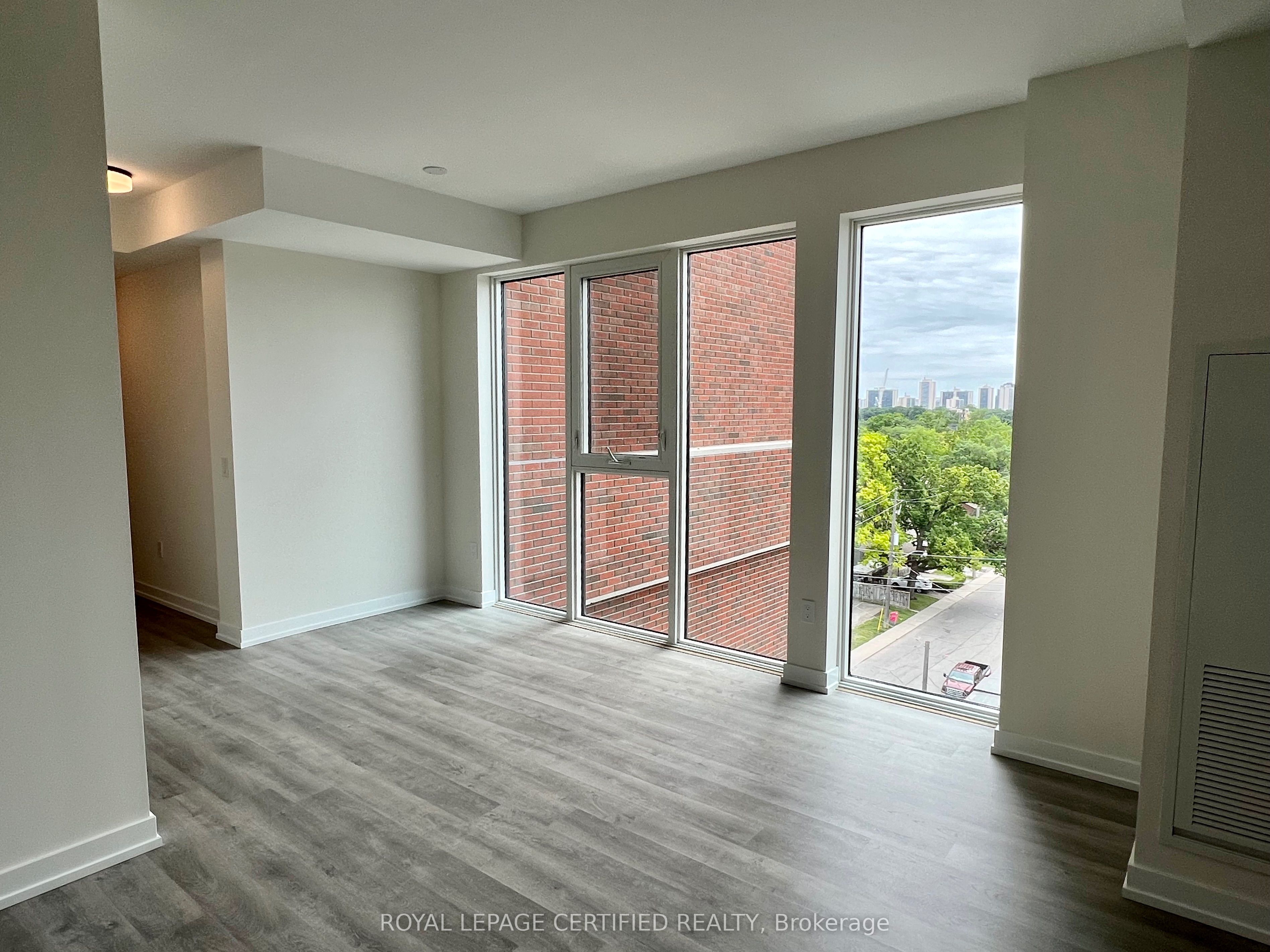 2300 St. Clair Avenue W 703, Toronto, ON M6N 0B3 photo 4