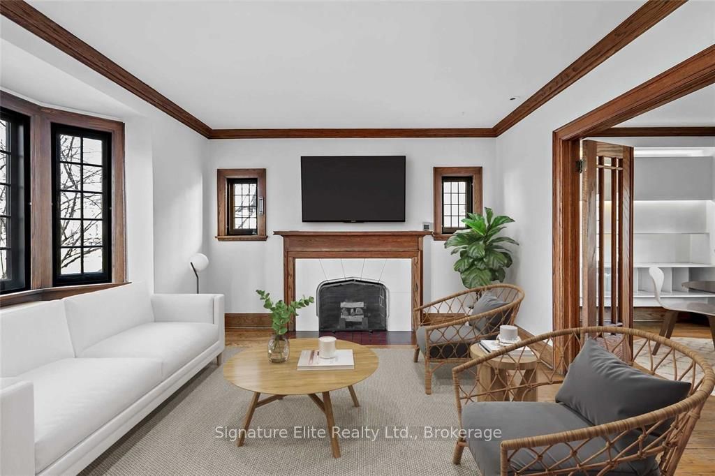 33 Kings Lynn Road, Toronto, ON M8X 2N3 photo 2
