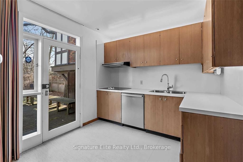 33 Kings Lynn Road, Toronto, ON M8X 2N3 photo 4