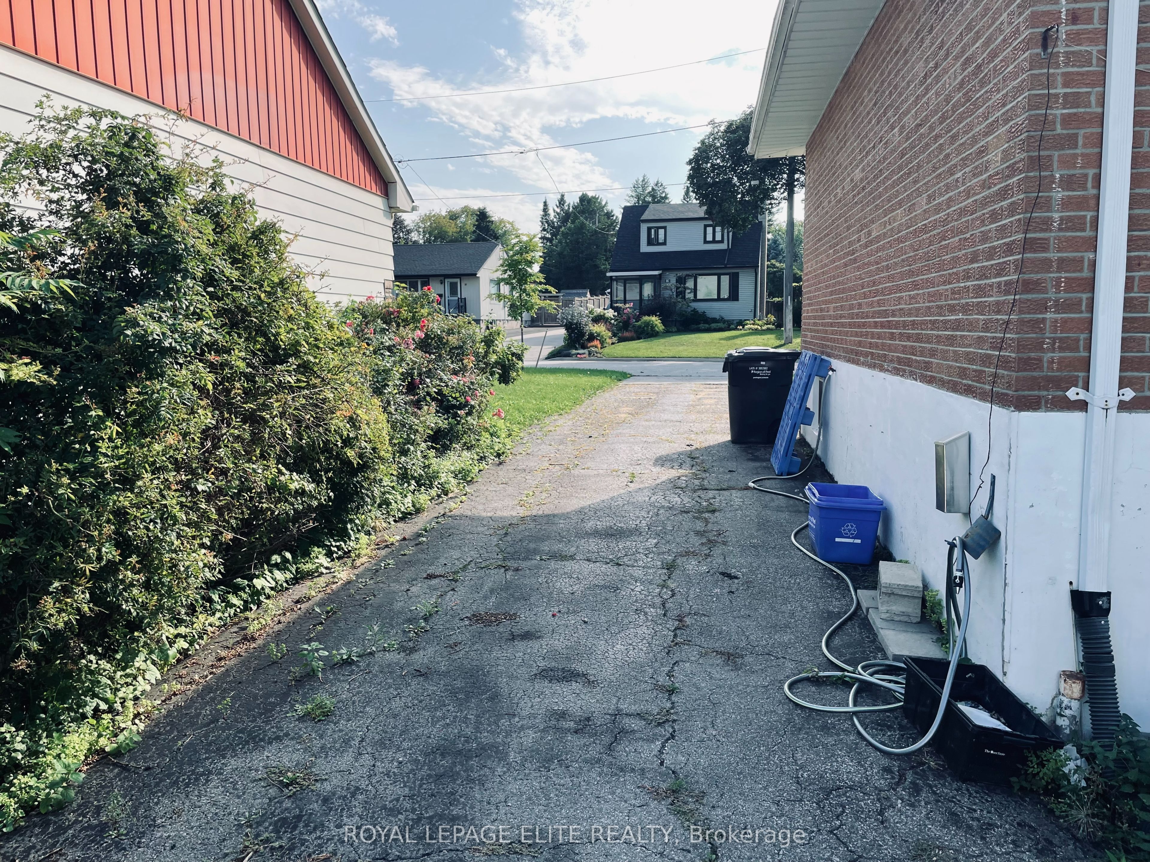 13 Joseph Street, Mississauga, ON L5M 1N8 photo 3