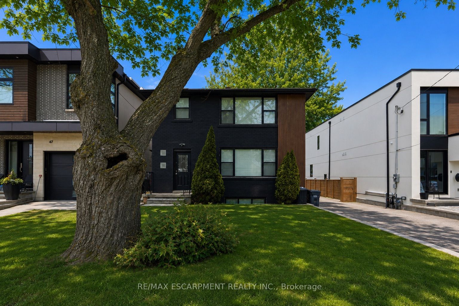 43 Broadview Avenue, Mississauga, ON L5H 2S8 photo 2