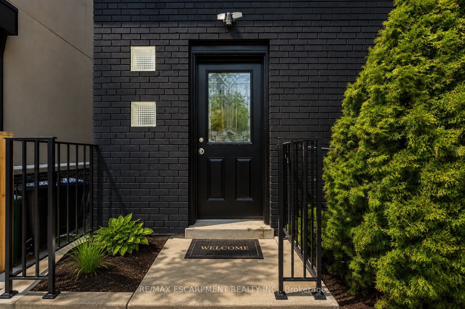 43 Broadview Avenue, Mississauga, ON L5H 2S8 photo 3