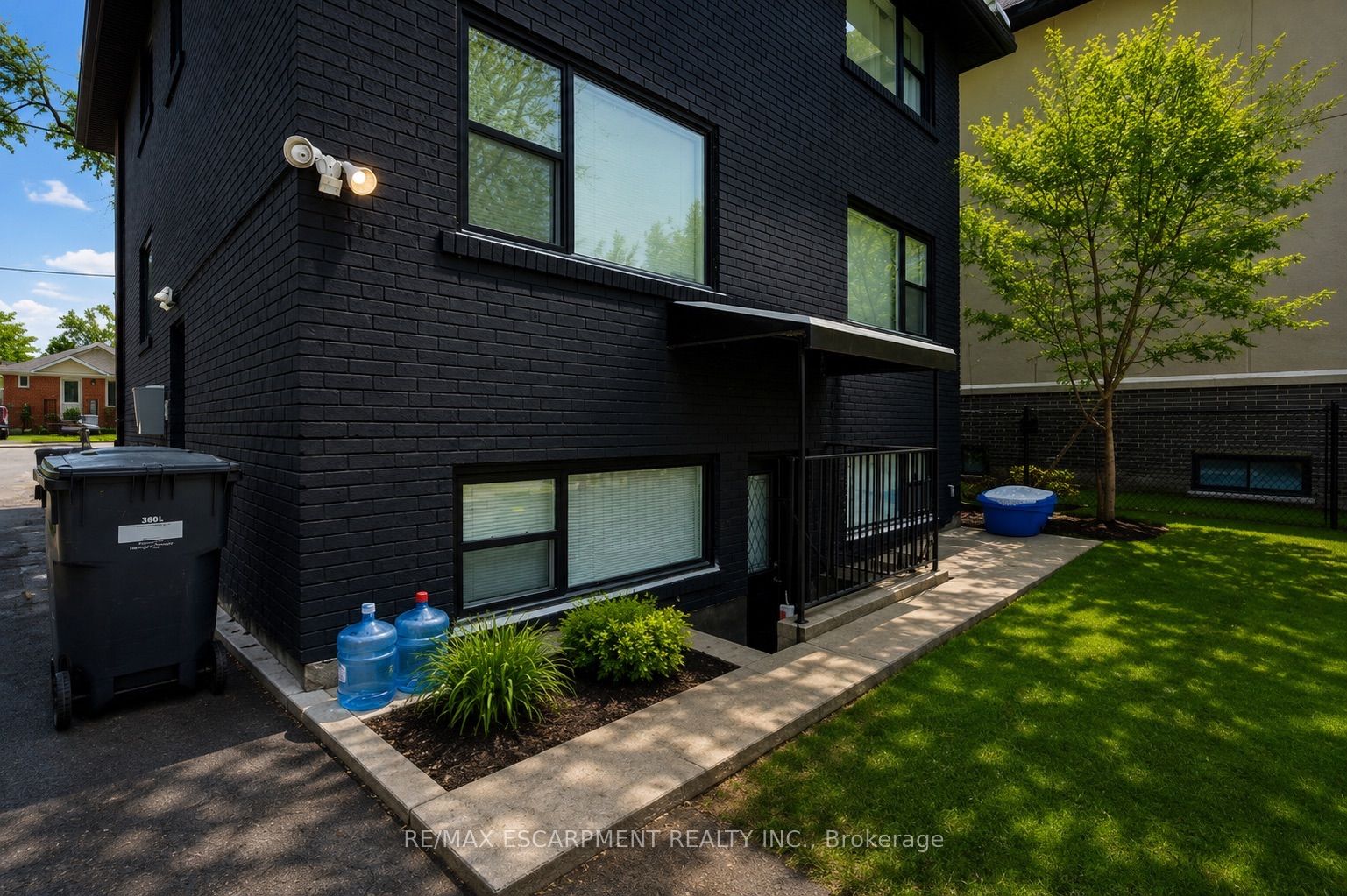 43 Broadview Avenue, Mississauga, ON L5H 2S8 photo 4