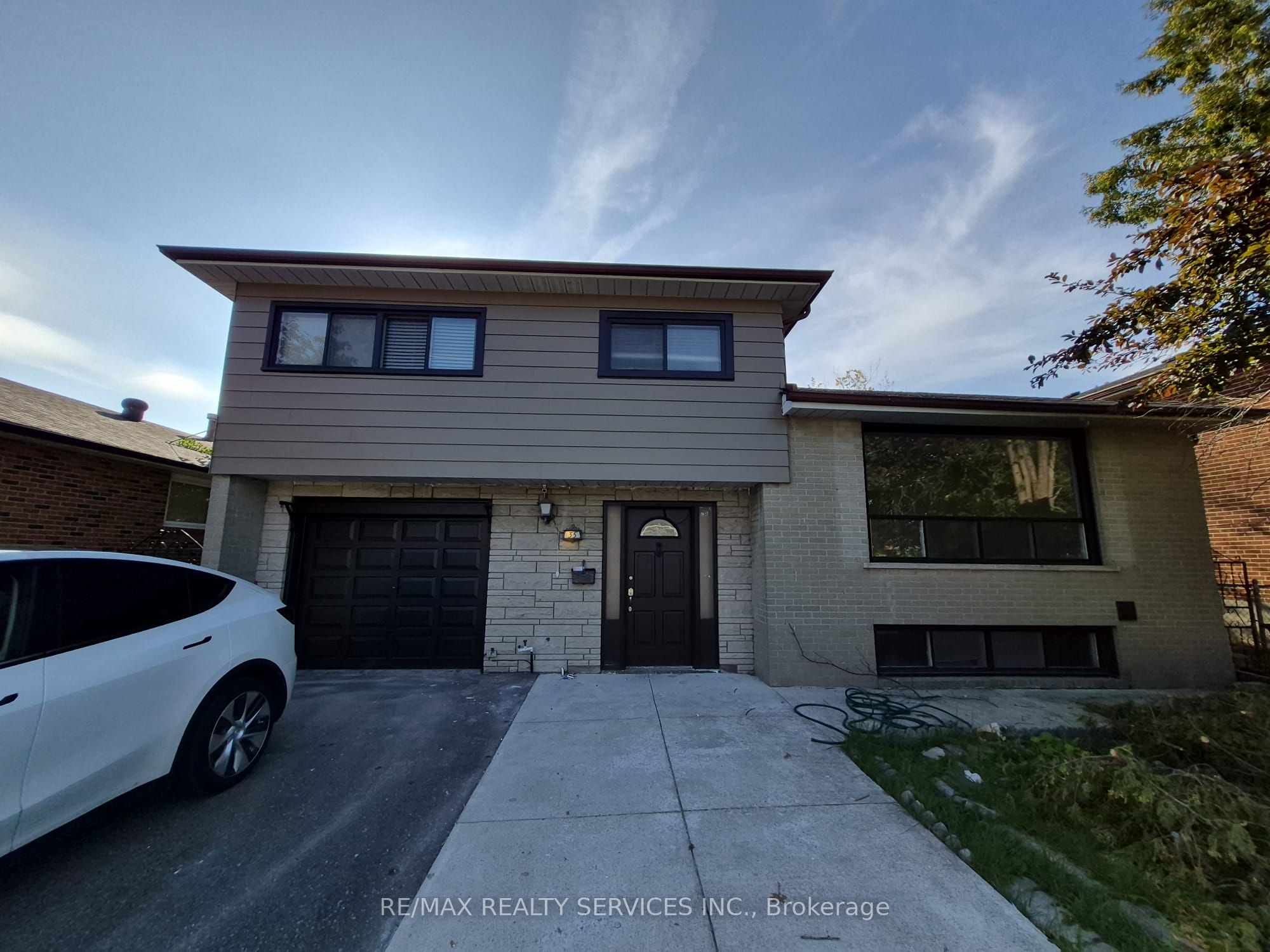 35 Jersey Avenue, Brampton, ON L6W 1L5 photo 2