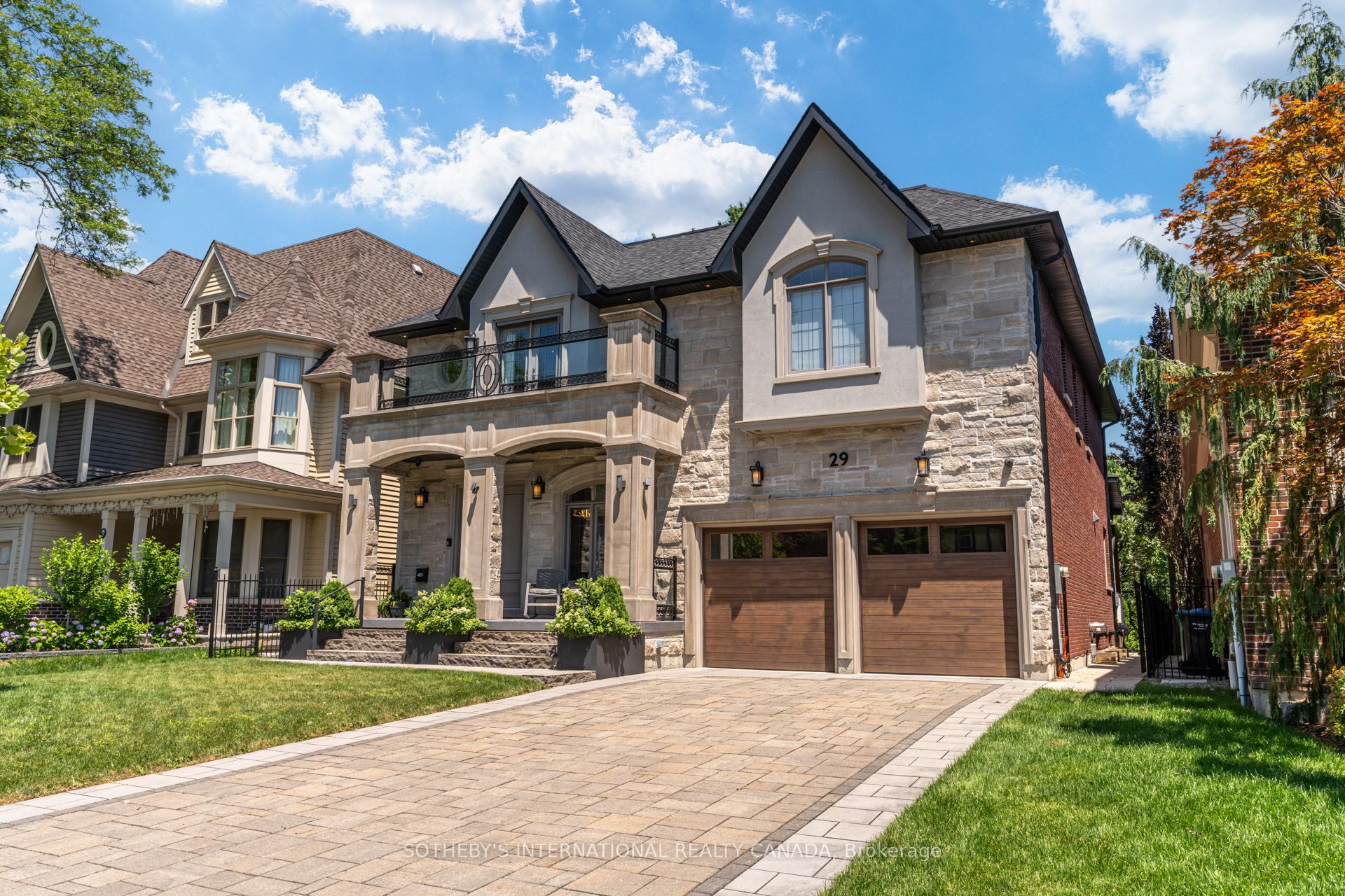 29 Oakwood Avenue S, Mississauga, ON L5G 3L2 photo 2