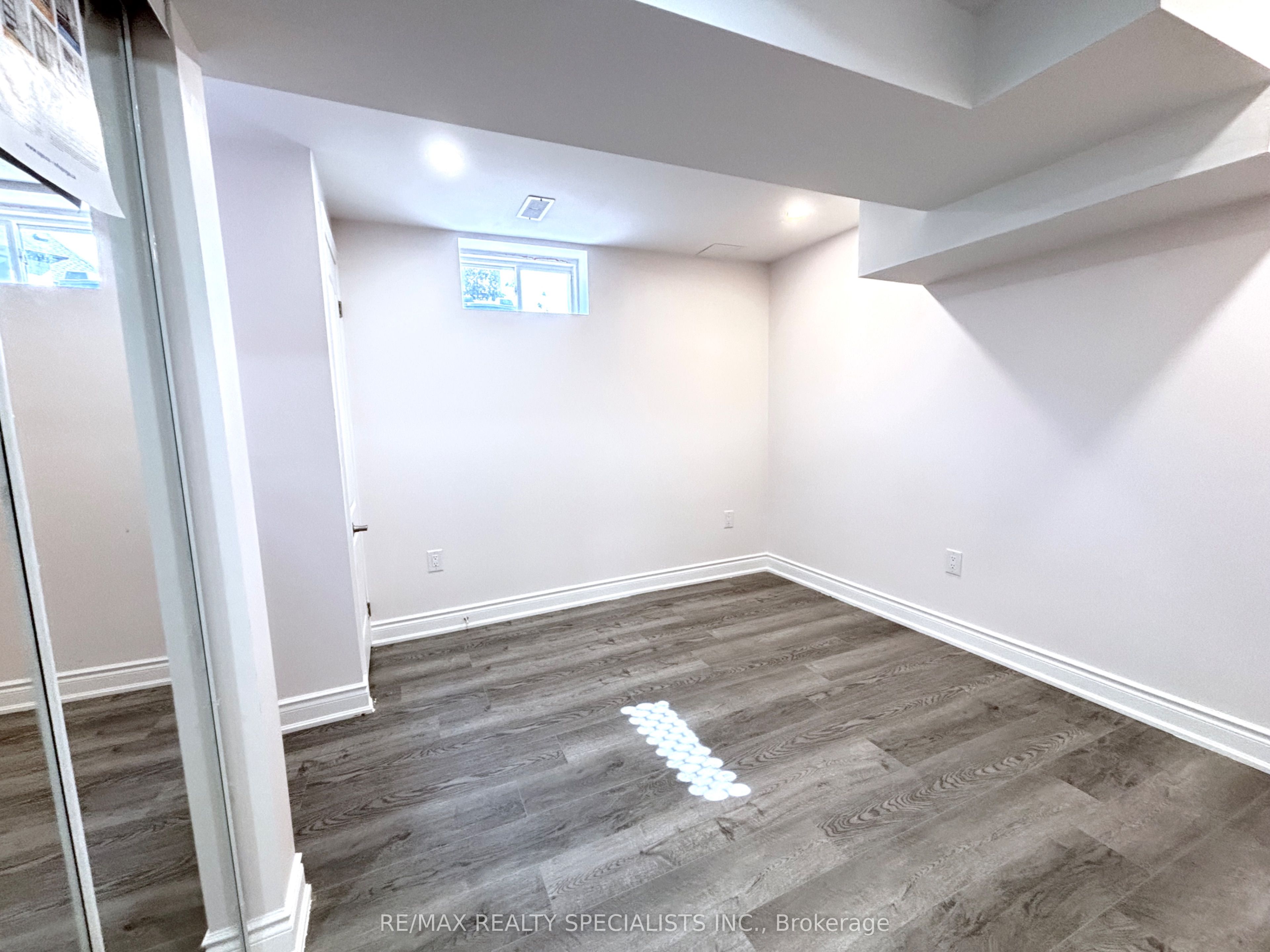 1002 Donnelly Street Basement, Milton, ON L9T 0A1 photo 2