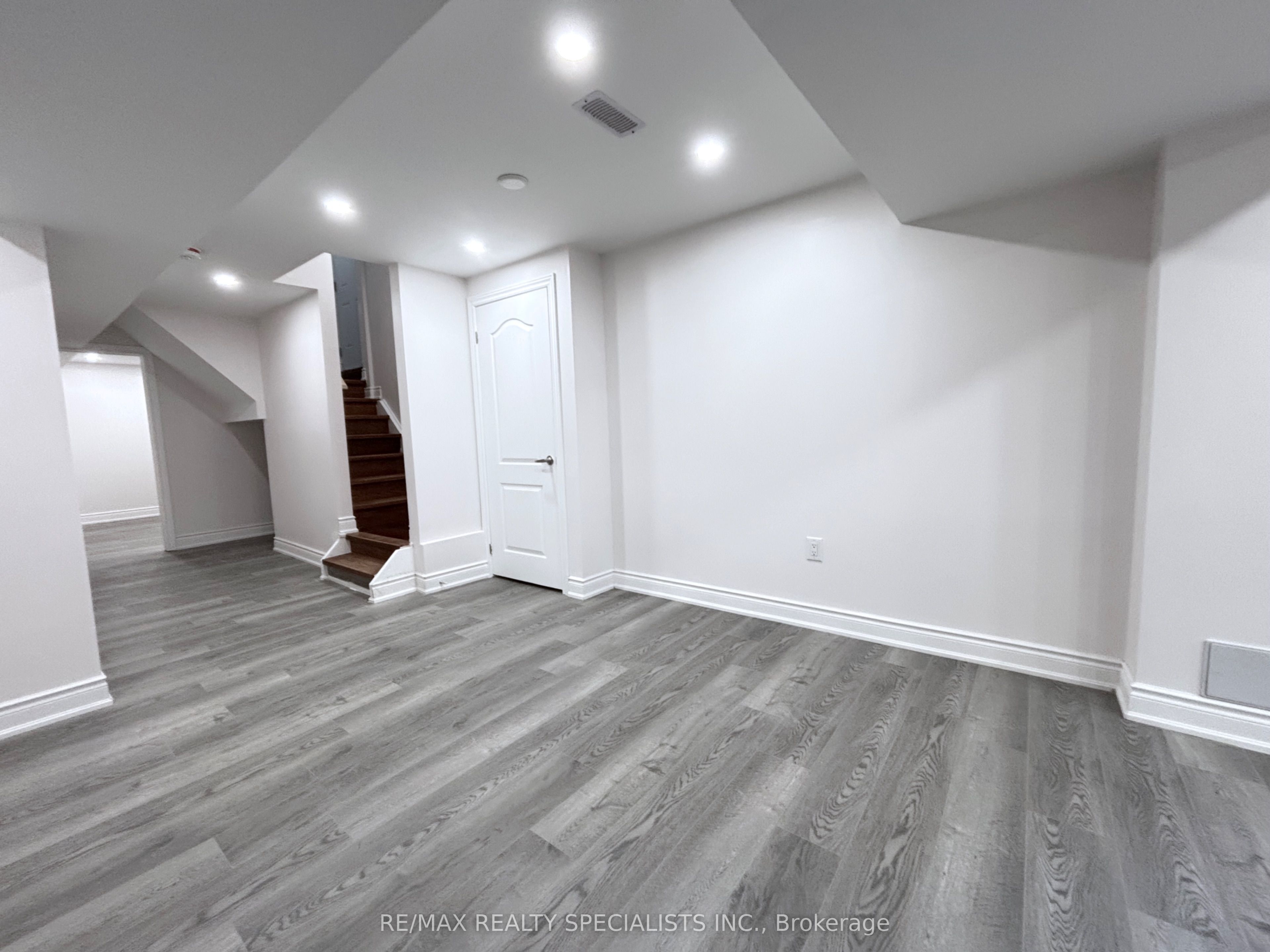 1002 Donnelly Street Basement, Milton, ON L9T 0A1 photo 4