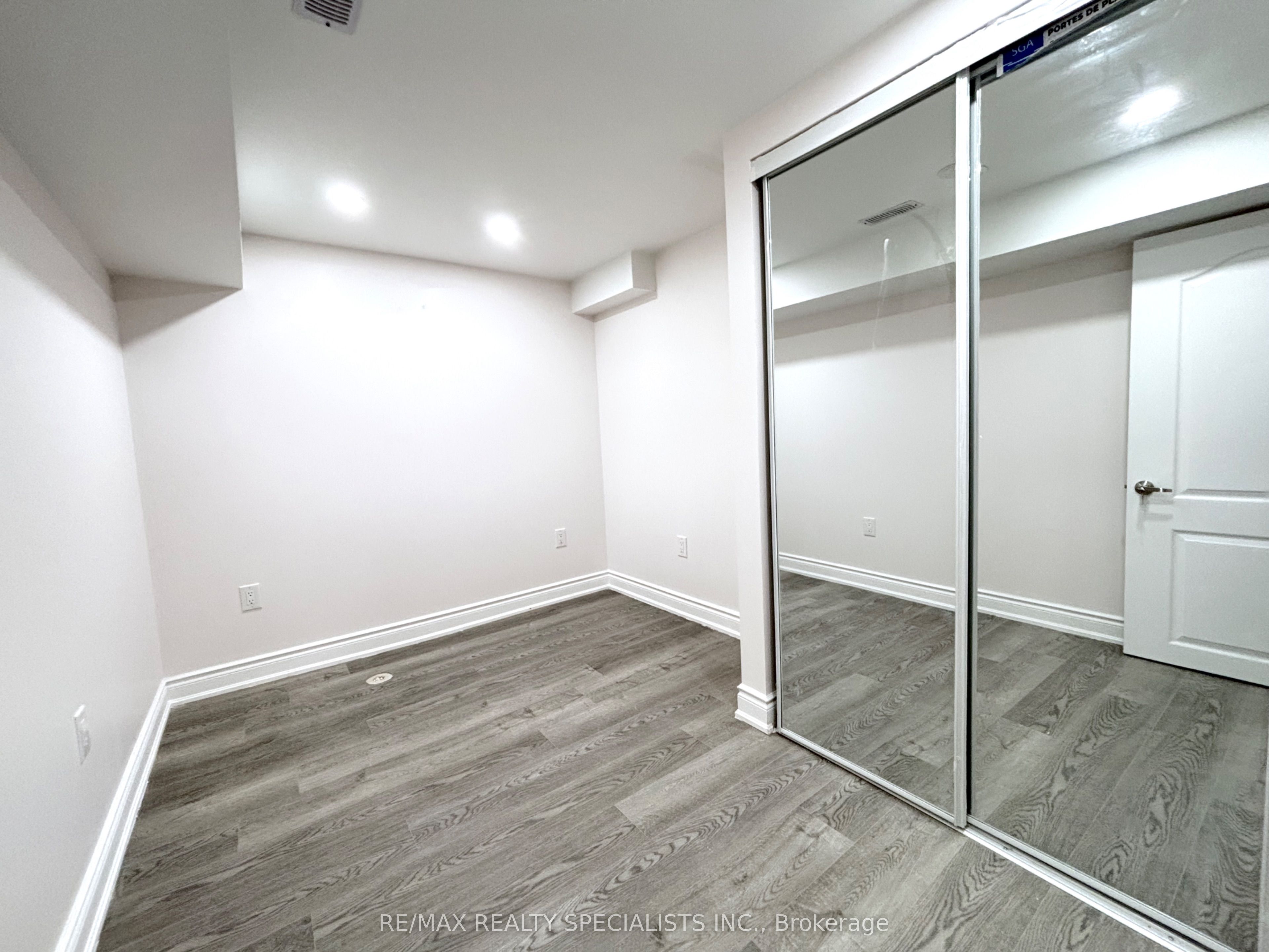 1002 Donnelly Street Basement, Milton, ON L9T 0A1 photo 5