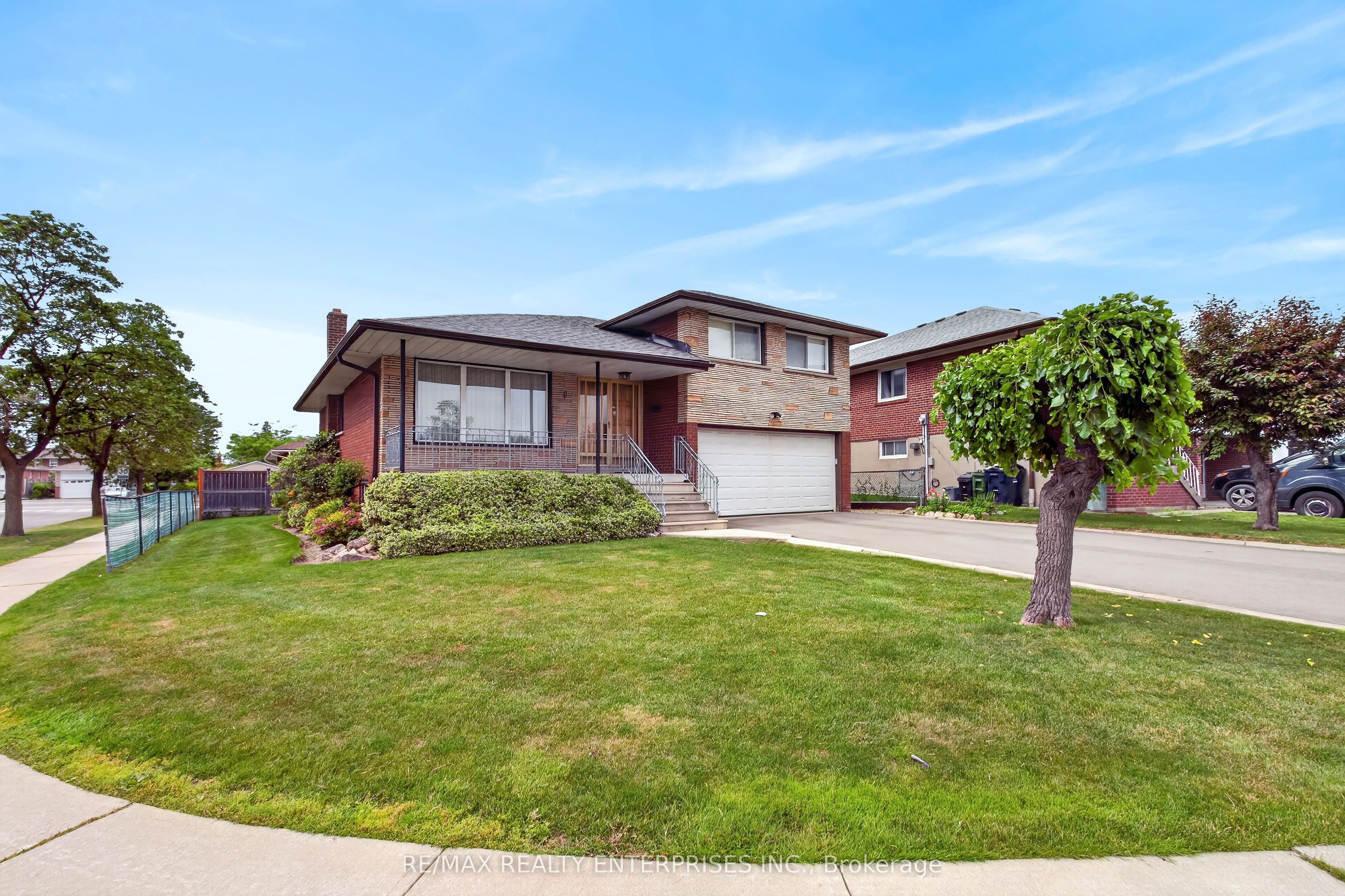 3 Slane Court, Toronto, ON M9V 3X5 photo 2