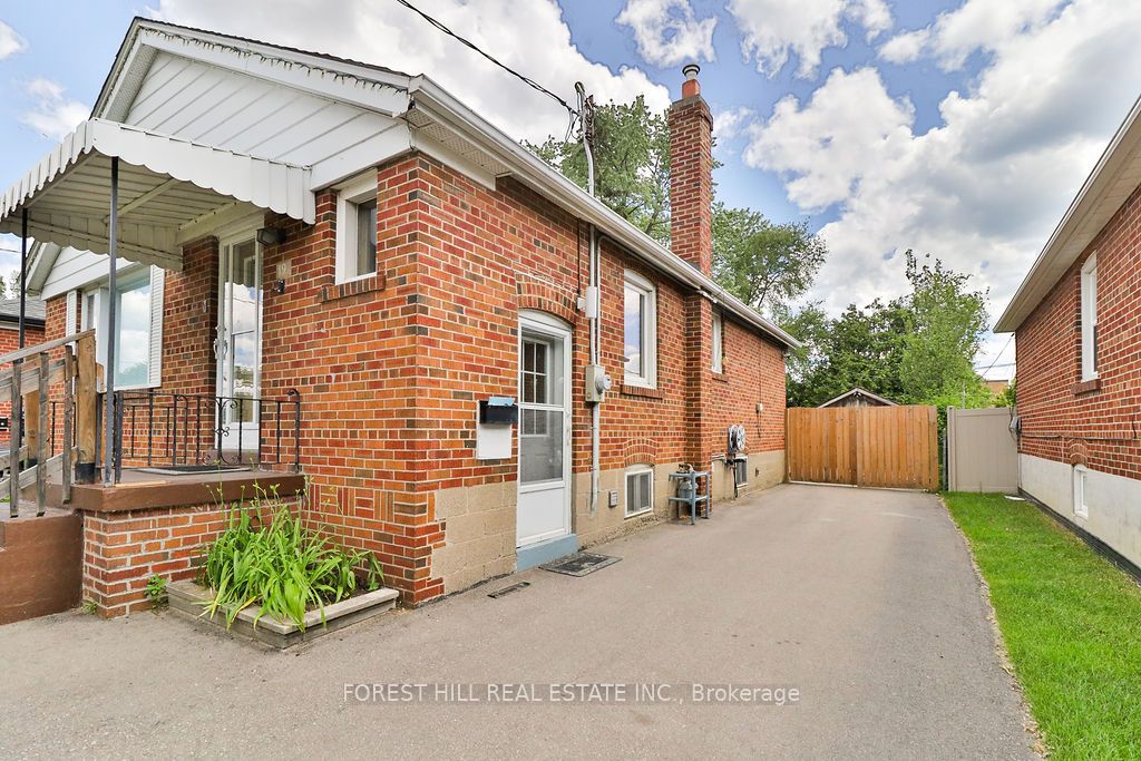 19 Silvercrest Avenue, Toronto, ON M8W 2S3 photo 4