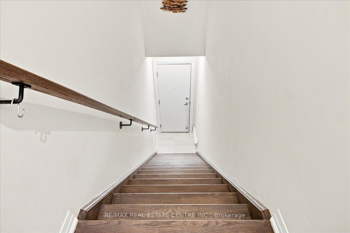 1597 Rose Way 103, Milton, ON L9E 1N4 photo 2