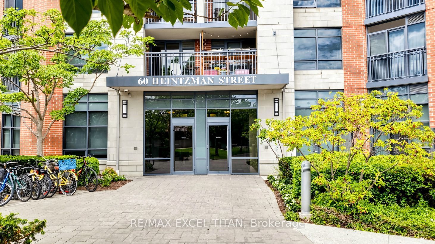 60 Heintzman Street 1132, Toronto, ON M6P 5A1 photo 3