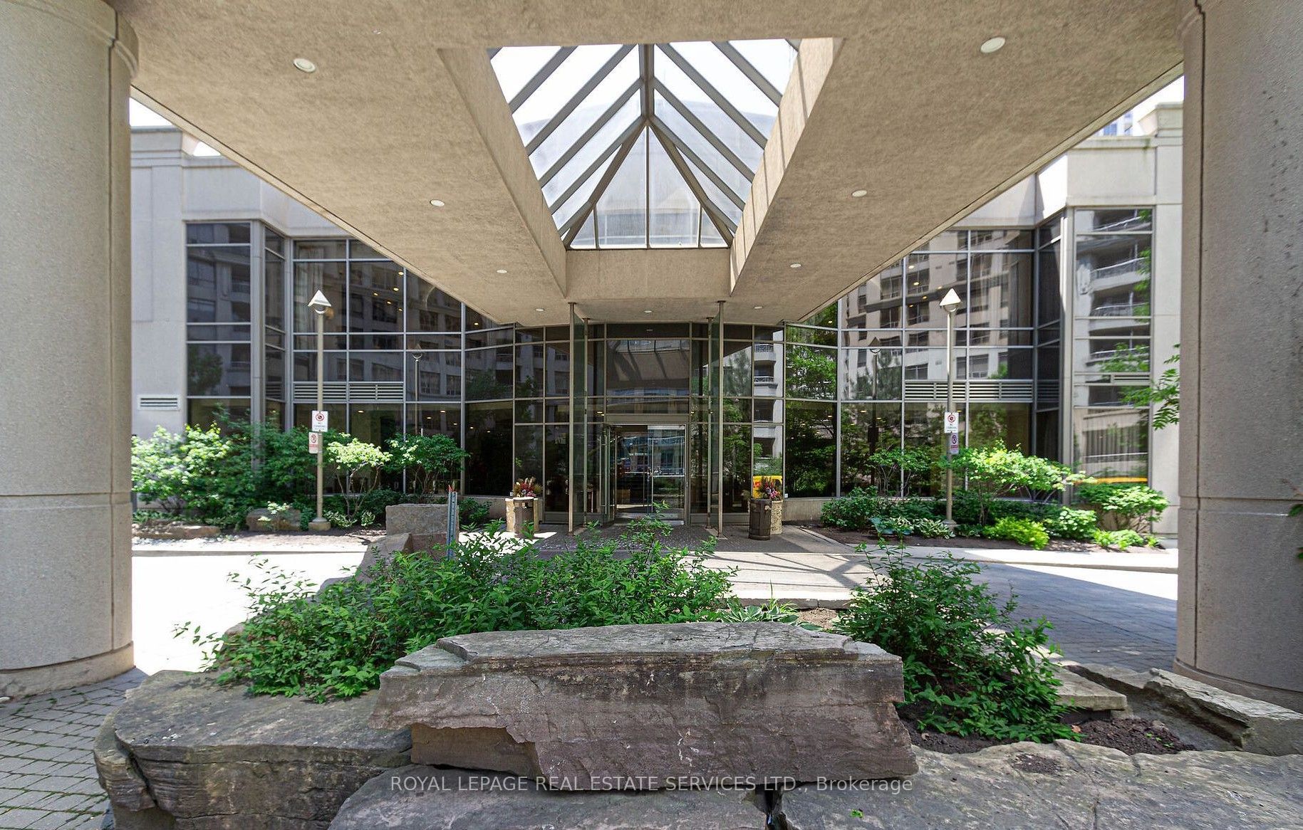 3880 Duke of York Boulevard 2211, Mississauga, ON L5B 4M7 photo 3