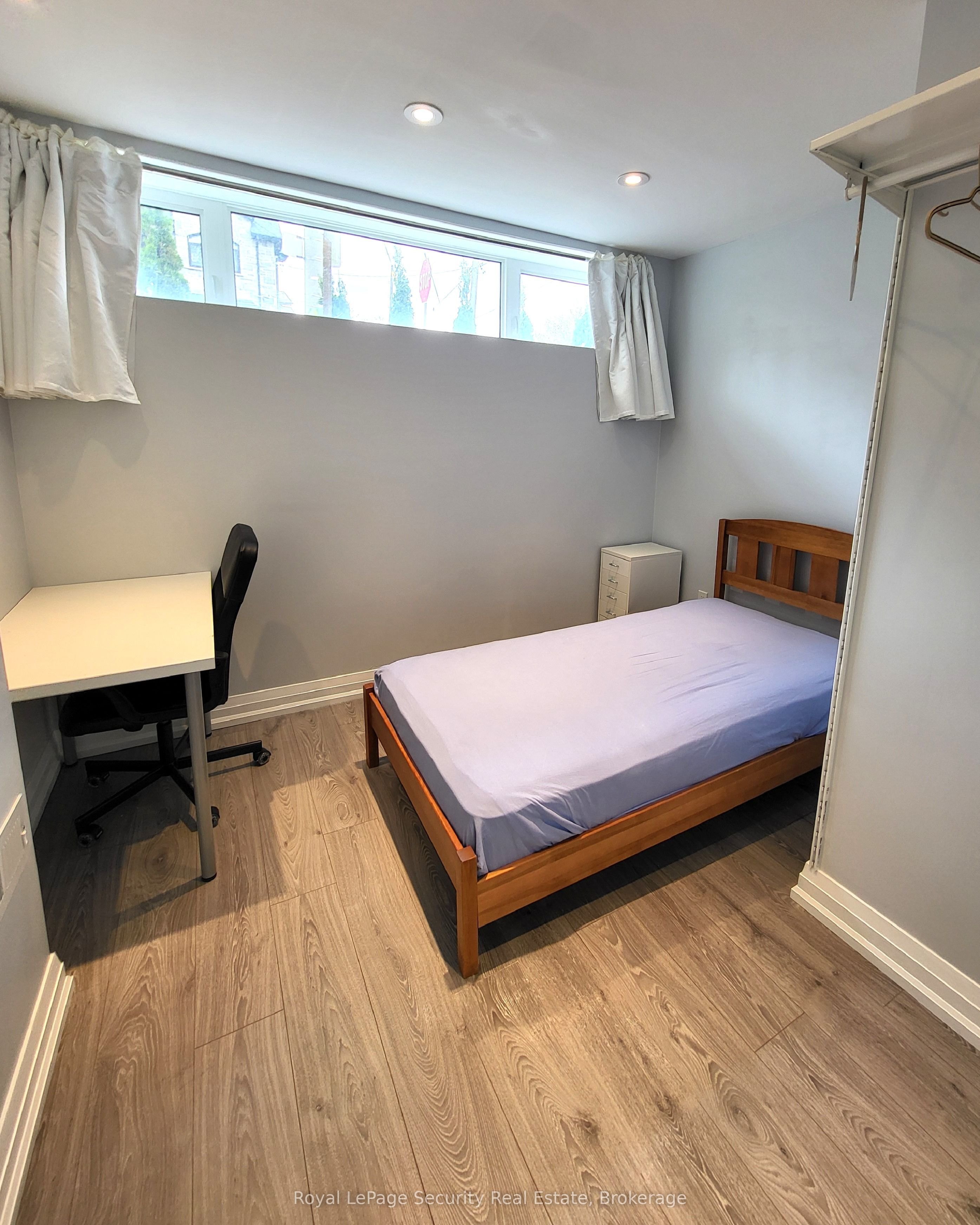 196 Strathnairn Avenue Lower #1, Toronto, ON M6M 2G1 photo 3
