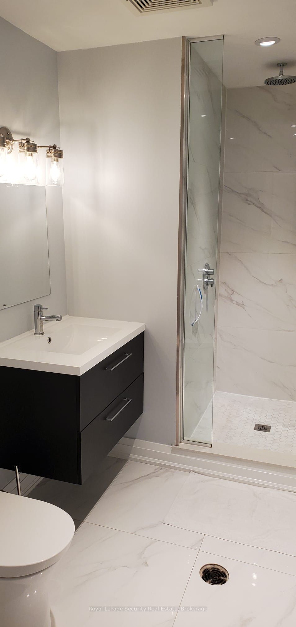 196 Strathnairn Avenue Lower #1, Toronto, ON M6M 2G1 photo 5