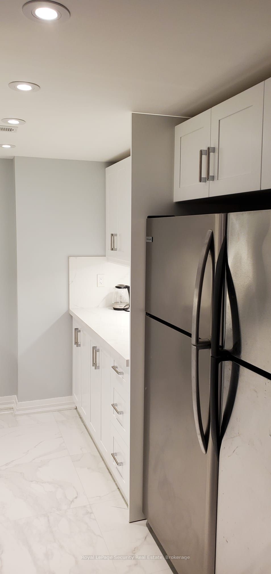 196 Strathnairn Avenue Lower #2, Toronto, ON M6M 2G1 photo 5