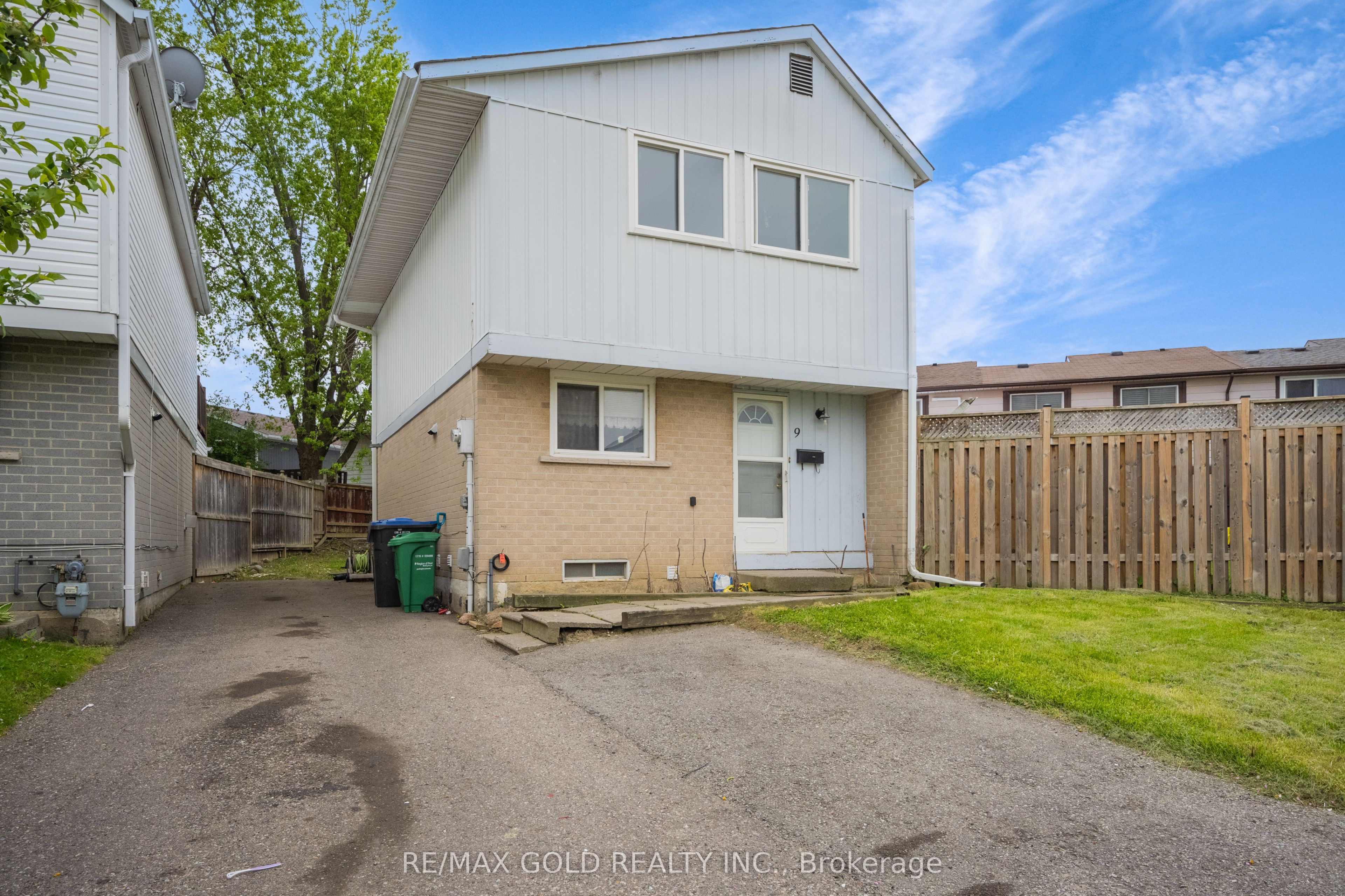 9 Havenbrook Court, Brampton, ON L6S 2B4 photo 2