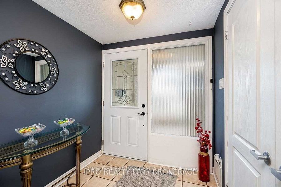 6679 SHELTER BAY Road 46, Mississauga, ON L5N 2A2 photo 3
