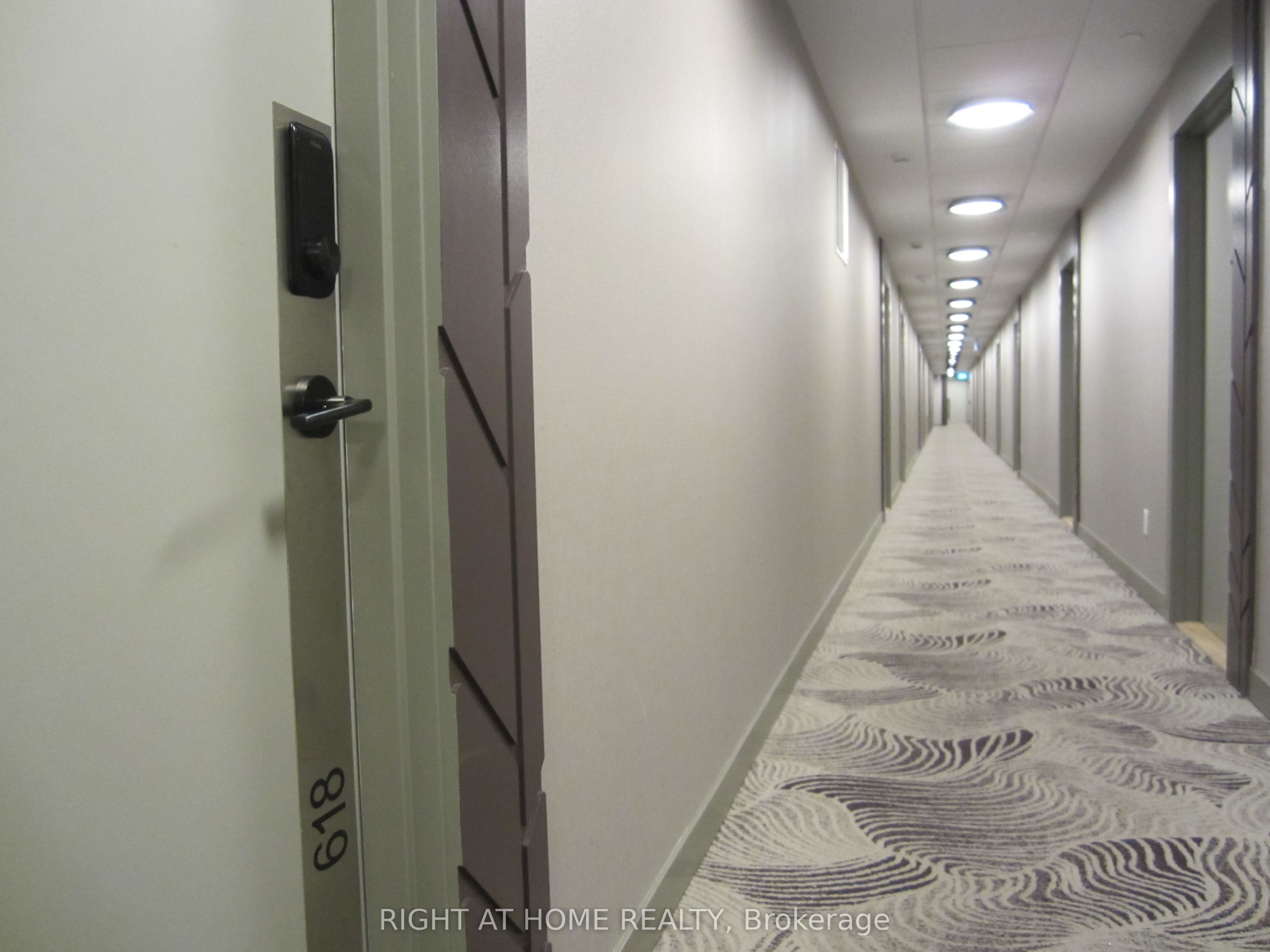 5105 Hurontario Street 618, Mississauga, ON L4Z 0C9 photo 2