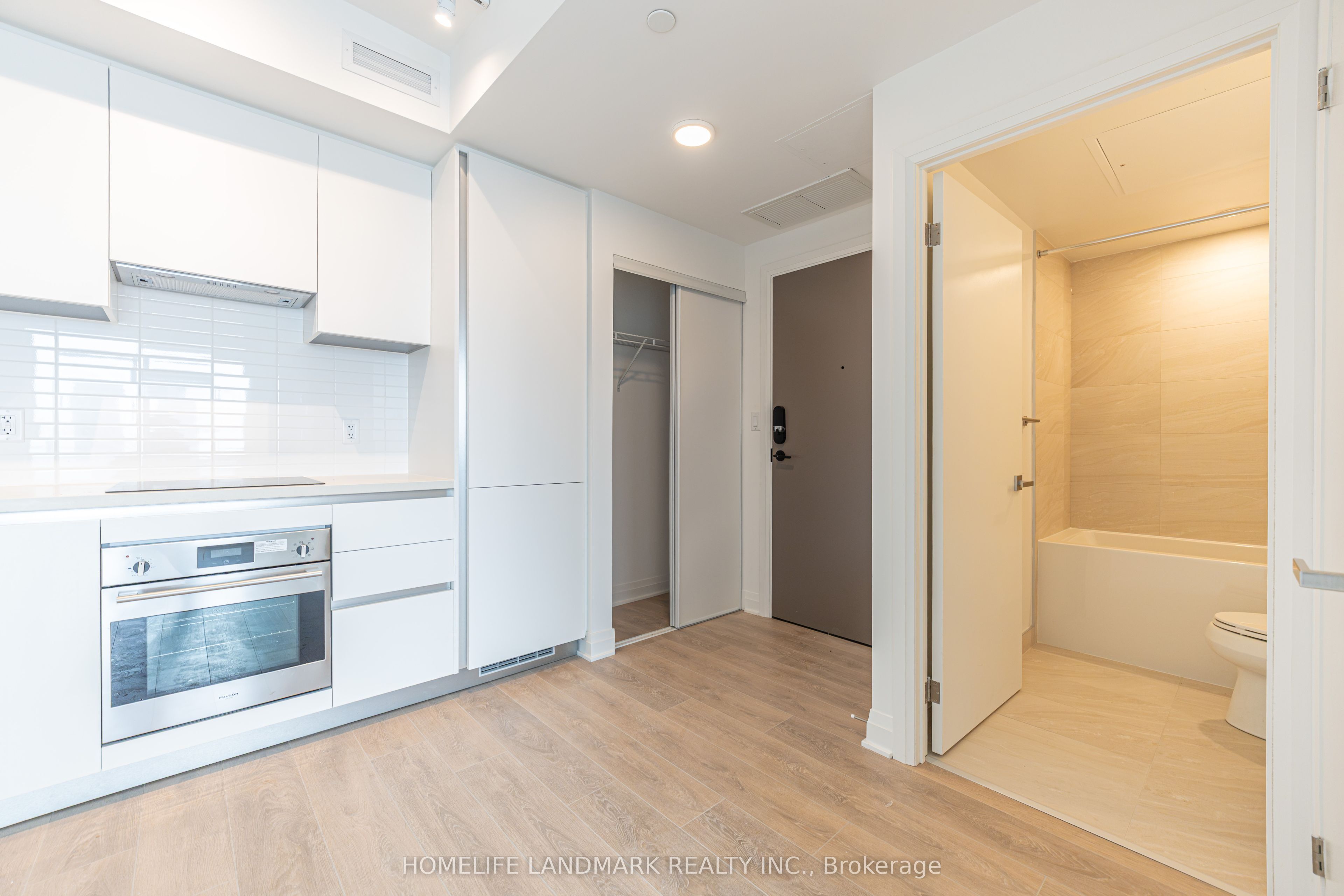 4015 The Exchange 2905, Mississauga, ON L5B 0N9 photo 3