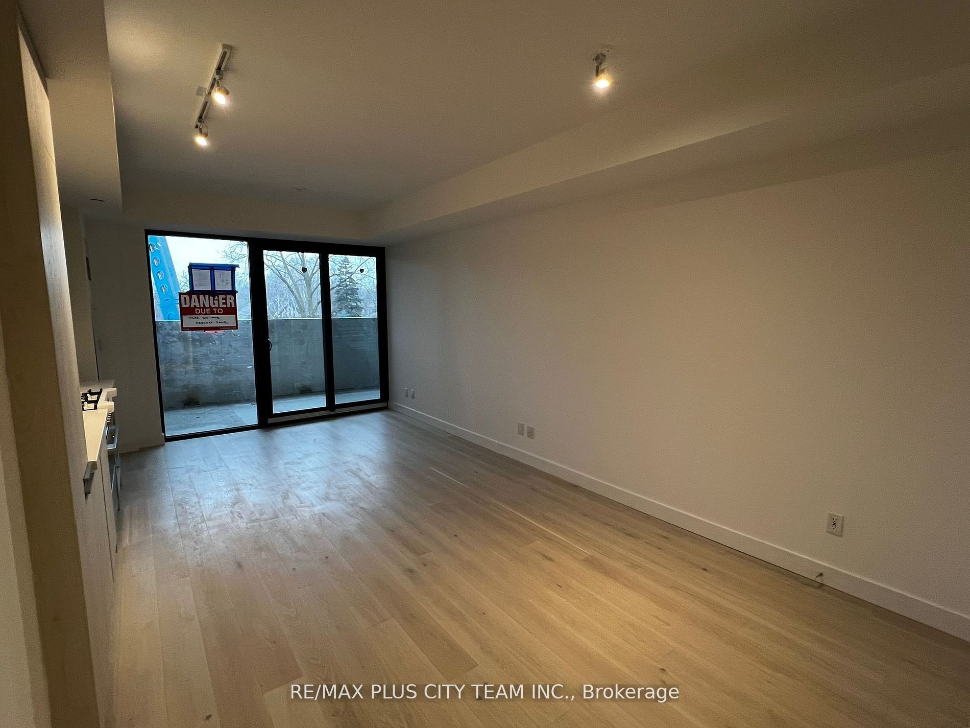160 Kingsway Crescent W 316, Toronto, ON M8X 1X3 photo 3