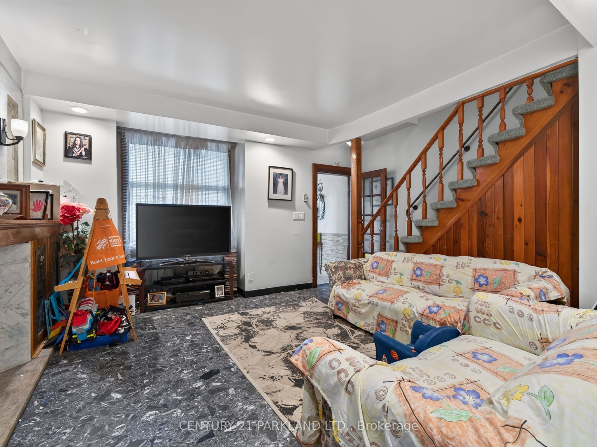 323 Nairn Avenue, Toronto, ON M6E 4H9 photo 2