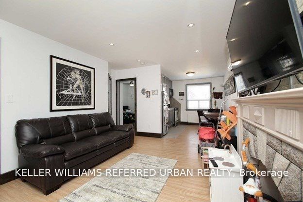 2286 Dufferin Street Main, Toronto, ON M6E 3S3 photo 2