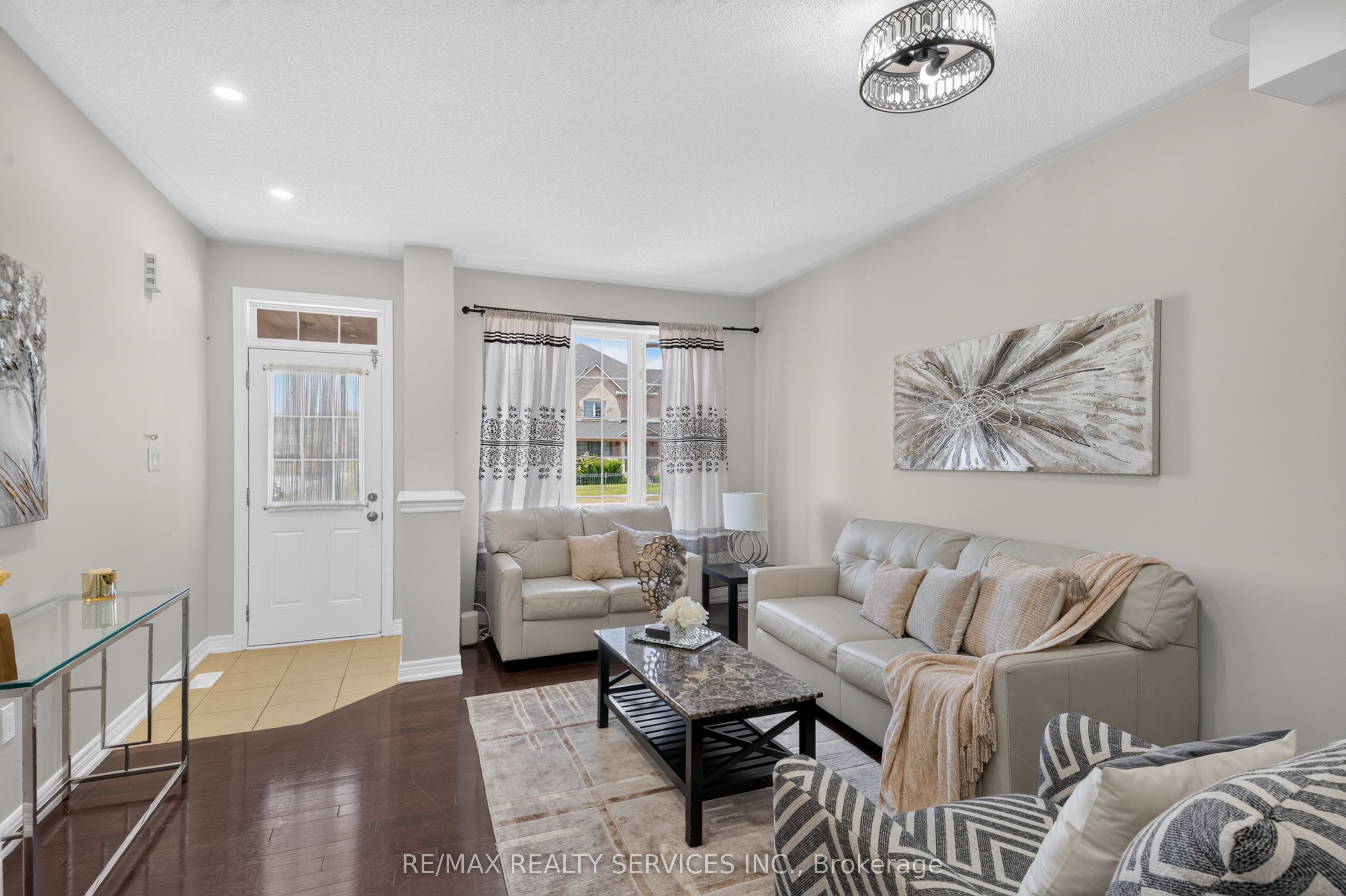 109 Bonnie Braes Drive N, Brampton, ON L6Y 0Z5 photo 4