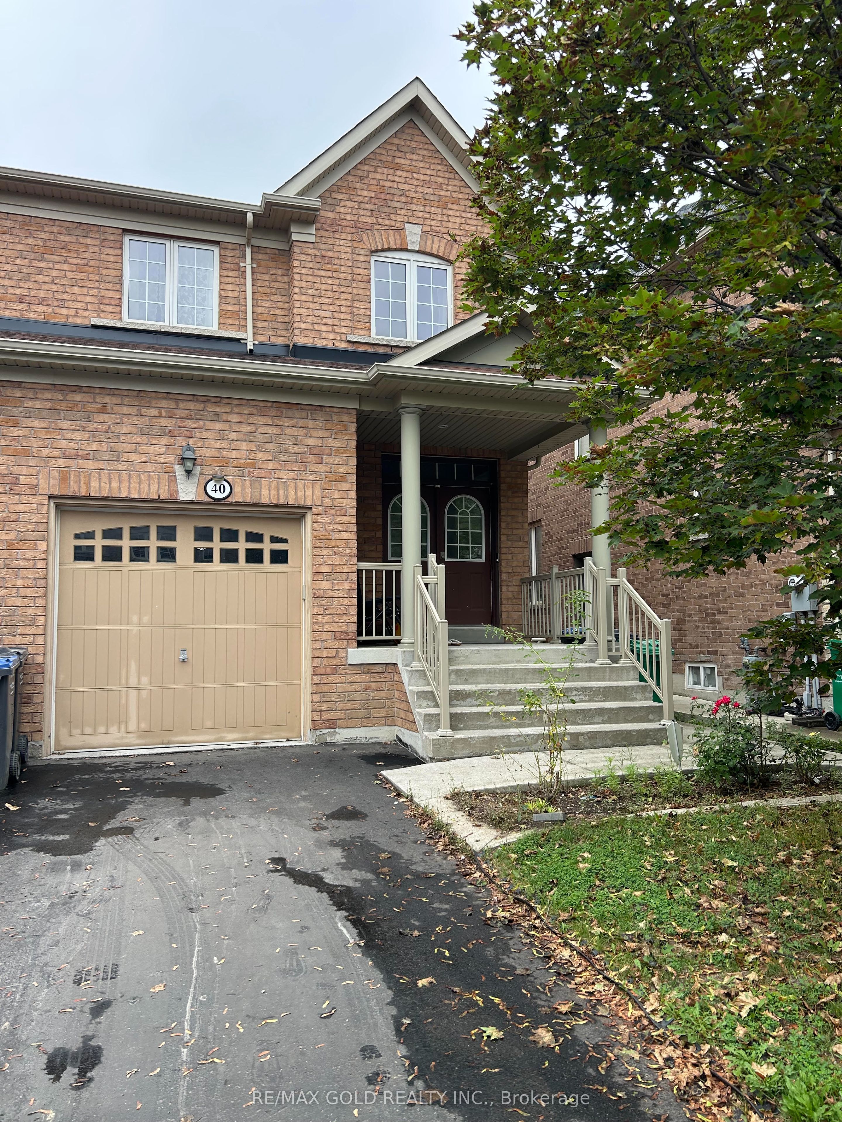 40 Loftsmoor Drive, Brampton, ON L6R 3R7 photo 2