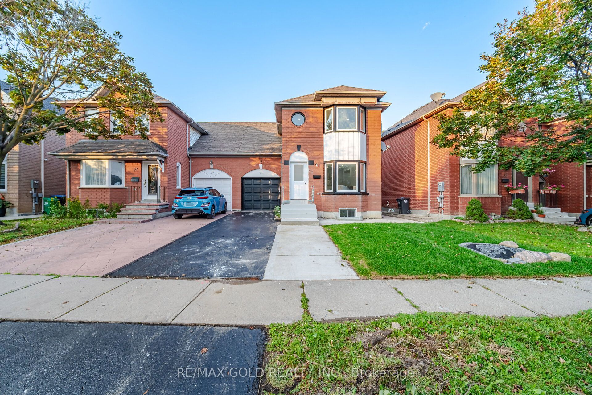 29 Fern Valley Crescent, Brampton, ON L6R 1K7 photo 2