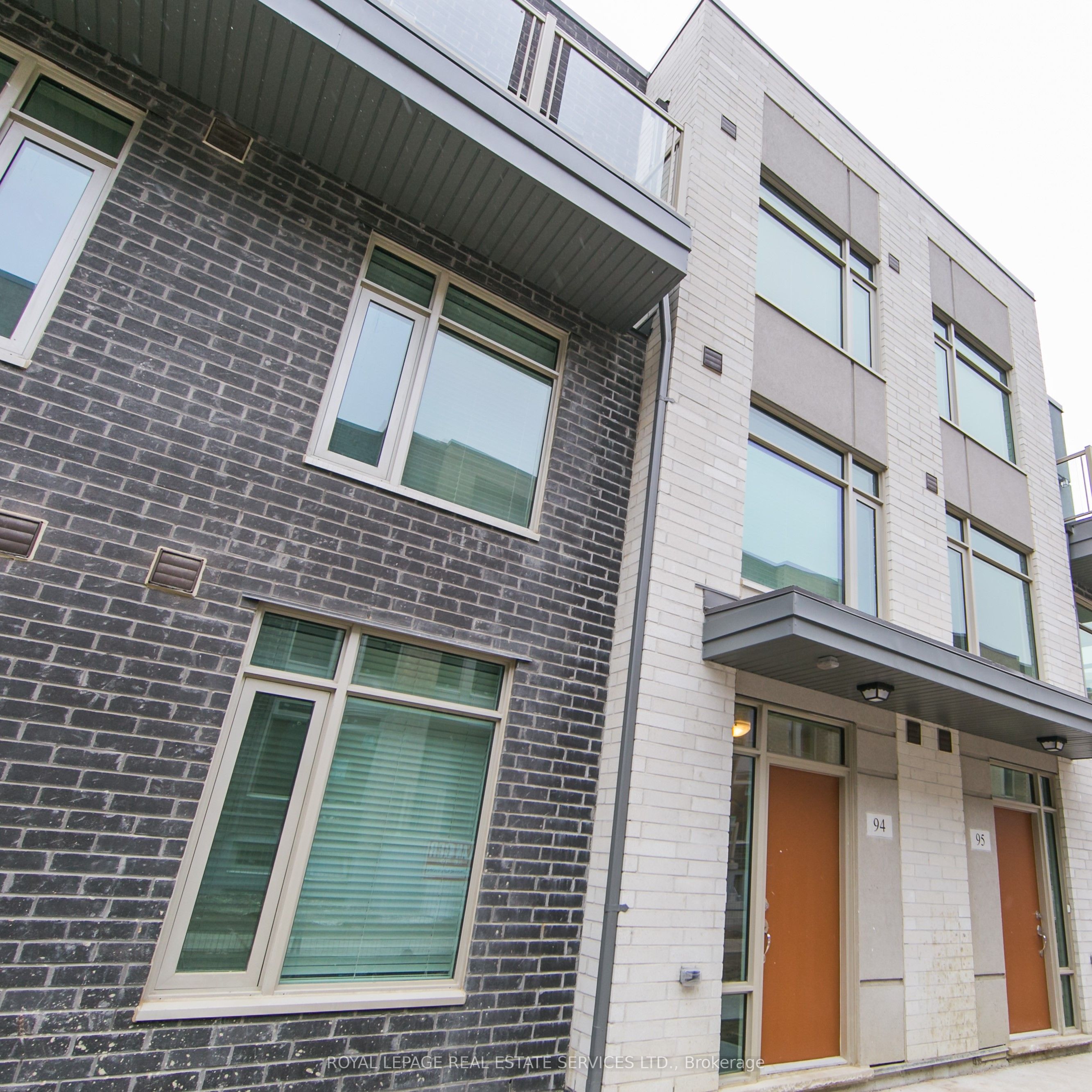 15 Applewood Lane 94, Toronto, ON M9C 0C1