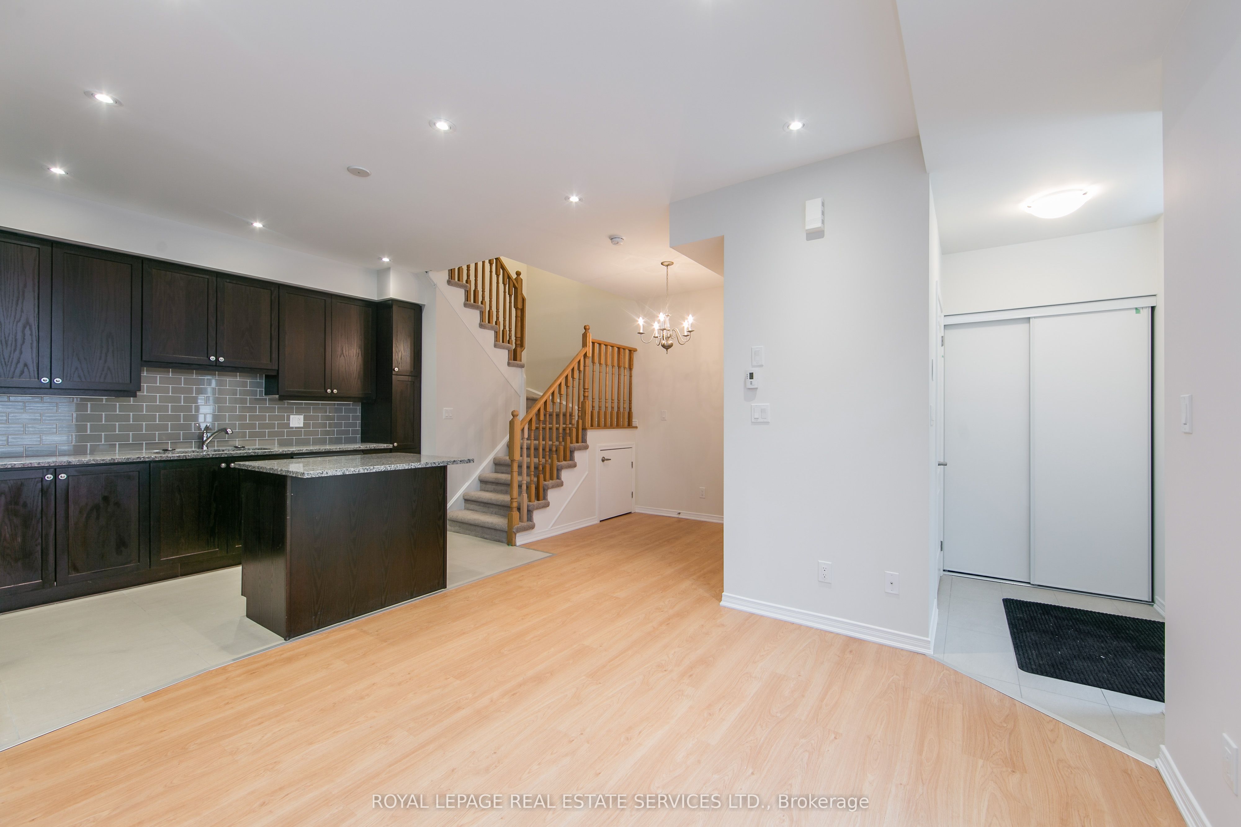 15 Applewood Lane 94, Toronto, ON M9C 0C1 photo 2