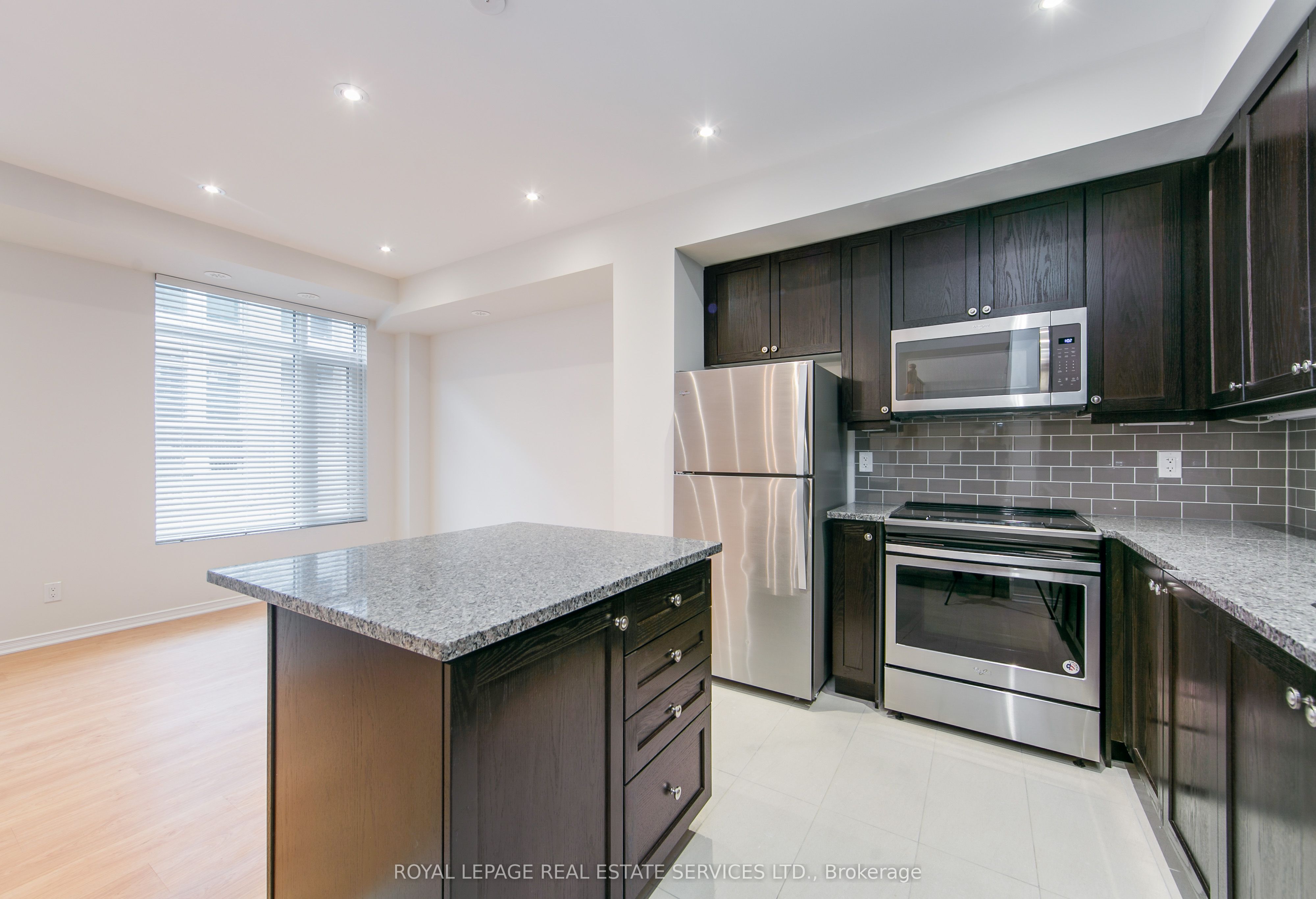 15 Applewood Lane 94, Toronto, ON M9C 0C1 photo 4