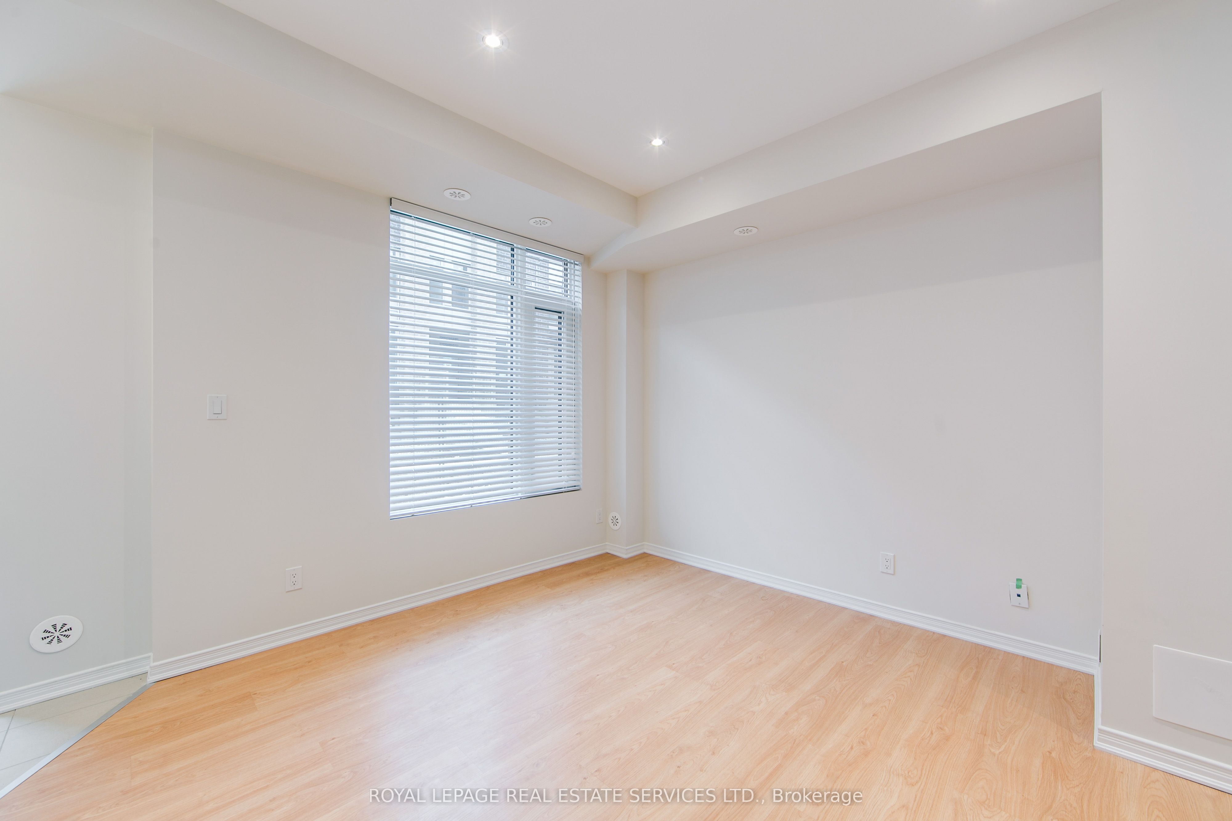 15 Applewood Lane 94, Toronto, ON M9C 0C1 photo 5