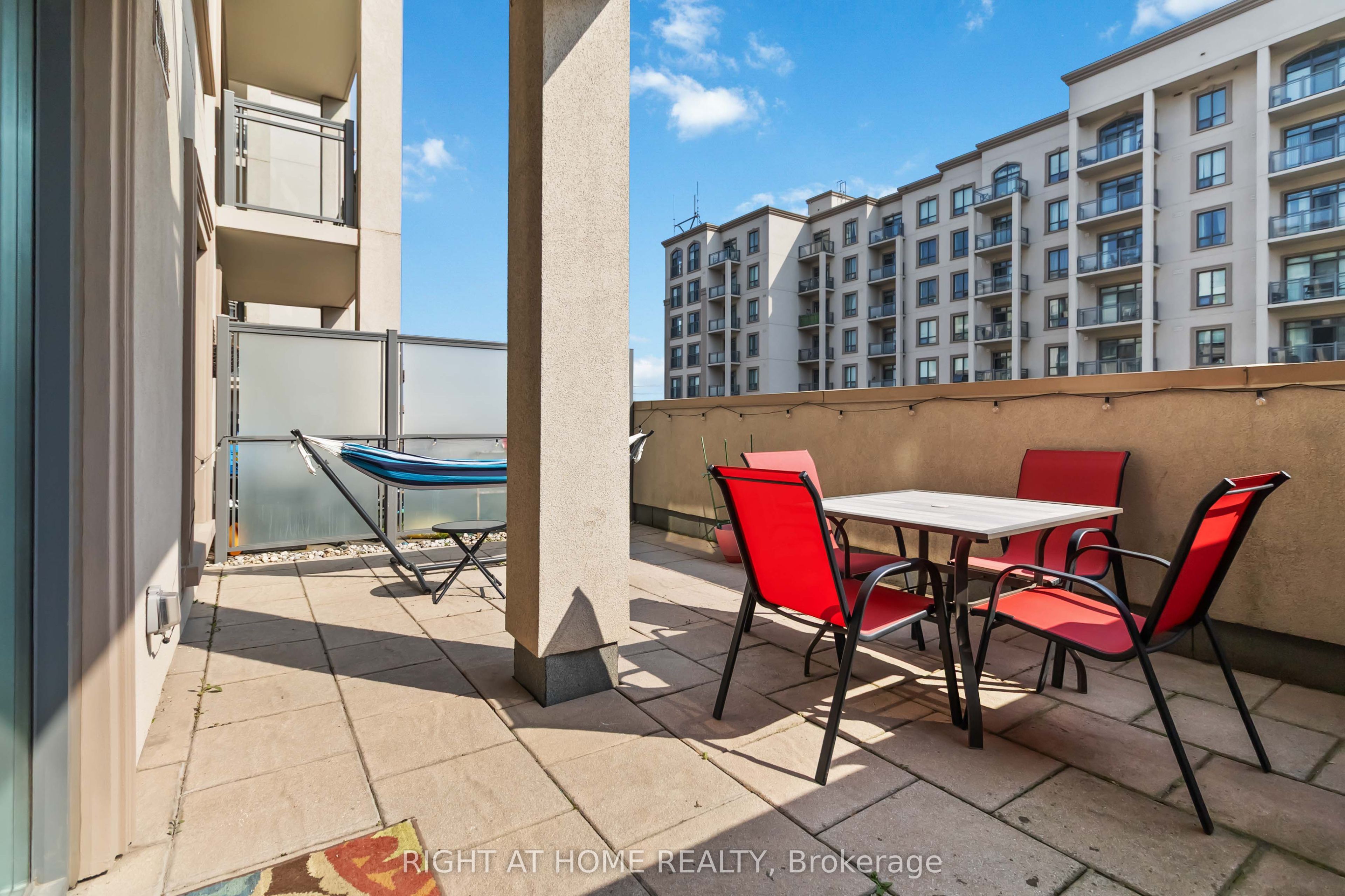 2490 Old Bronte Road 301, Oakville, ON L6M 0Y5 photo 2